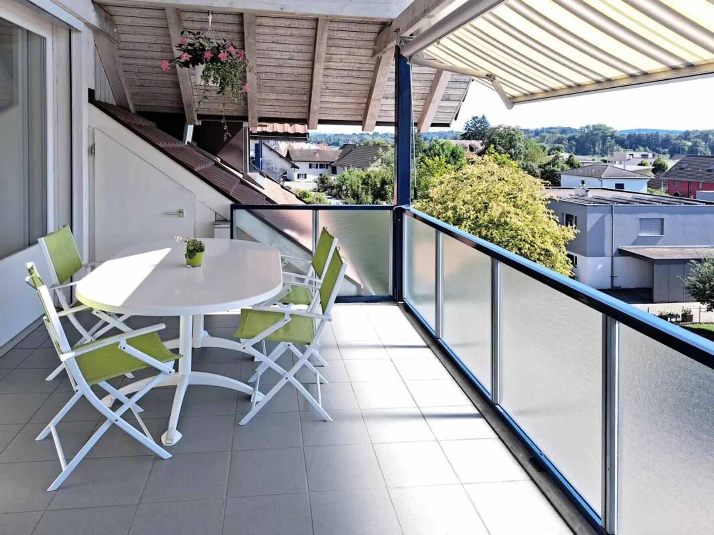 Stylish living with a view: 5.5-room maisonette penthouse in Weinfelden - Photo 4 of 12