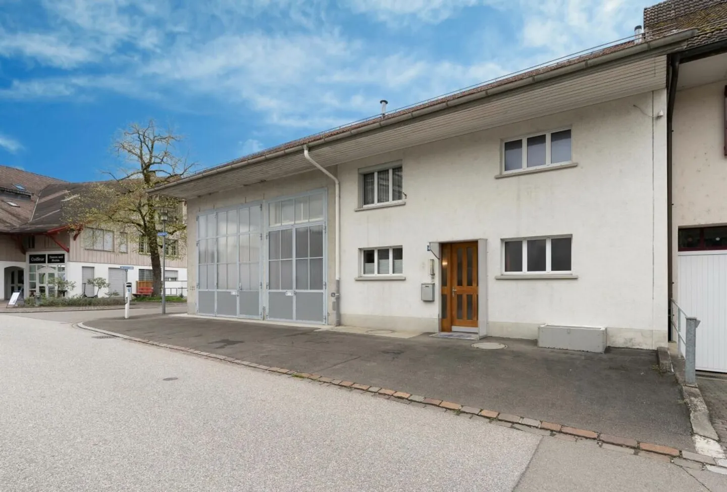 Charmantes Haus mit Werkstatt - Foto 2 von 13