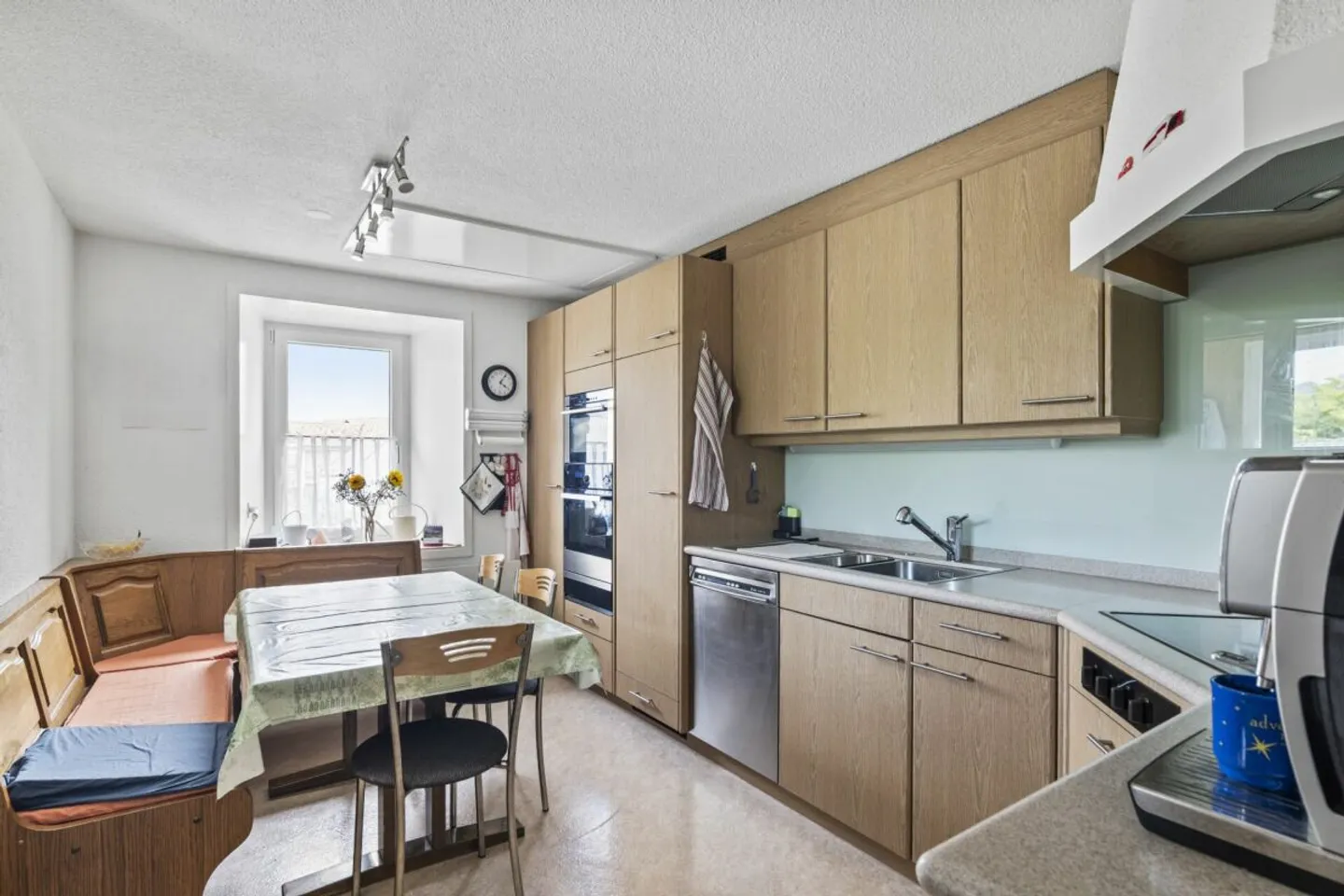 8.5-room detached house with 2.5-room granny flat, large garage and storage areas - Photo 3 of 13
