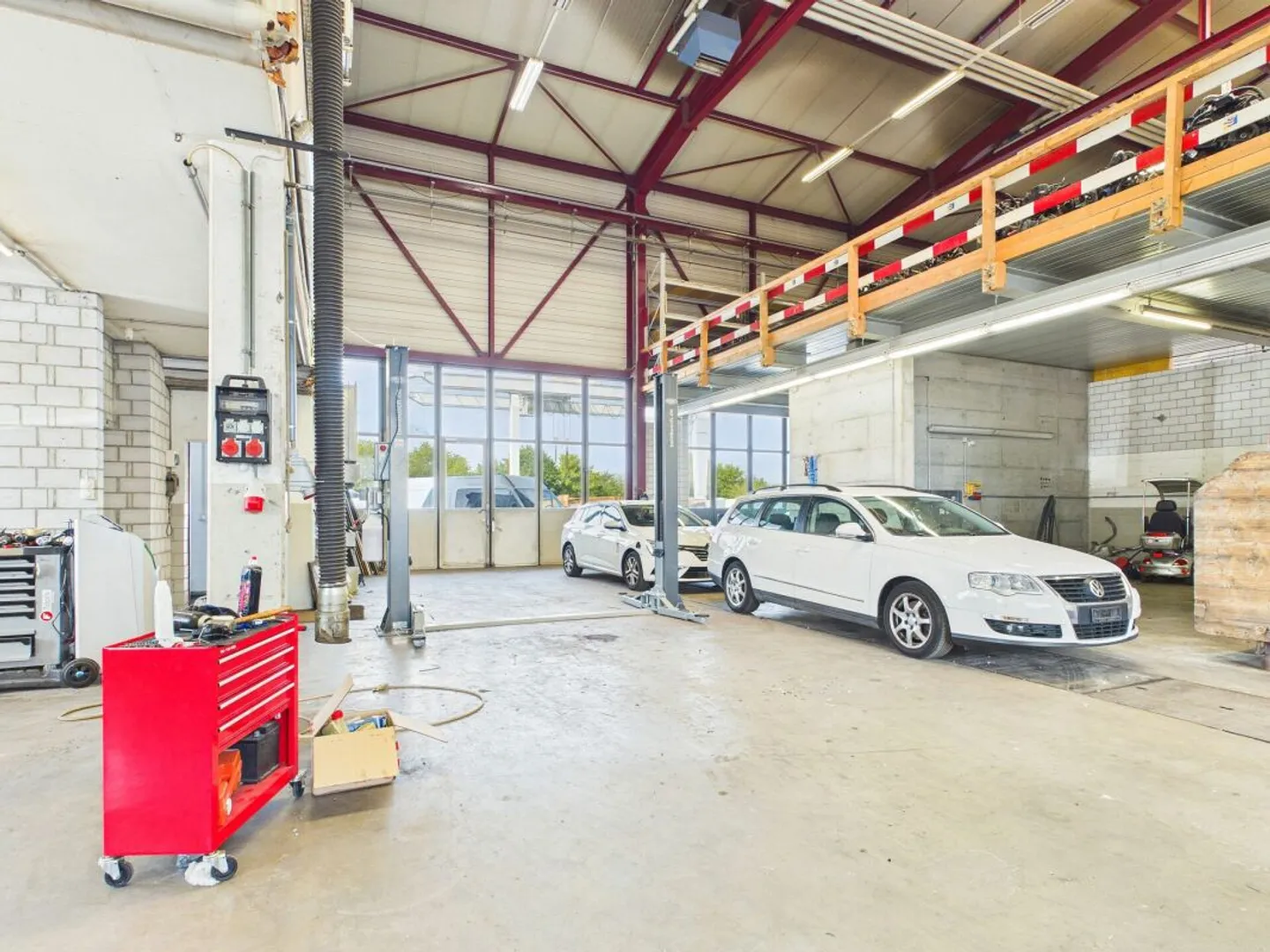 Sala con 4 stanze (circa 350 m²) - ideale come garage/officina a Rafz - Foto 1 di 9