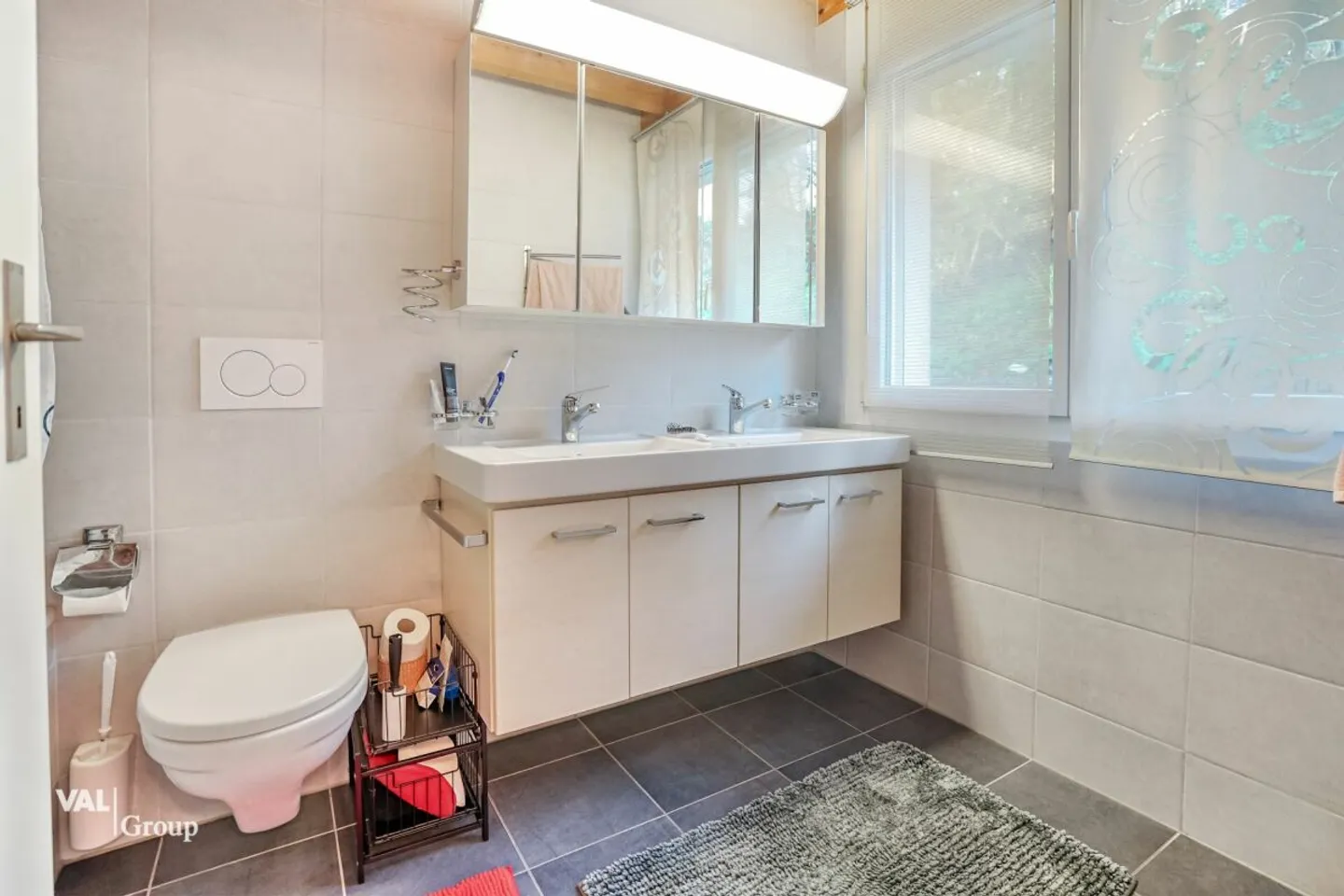 Casa bifamiliare con valore aggiunto: vivere, vivere e affittare sotto lo stesso tetto - Foto 8 di 13