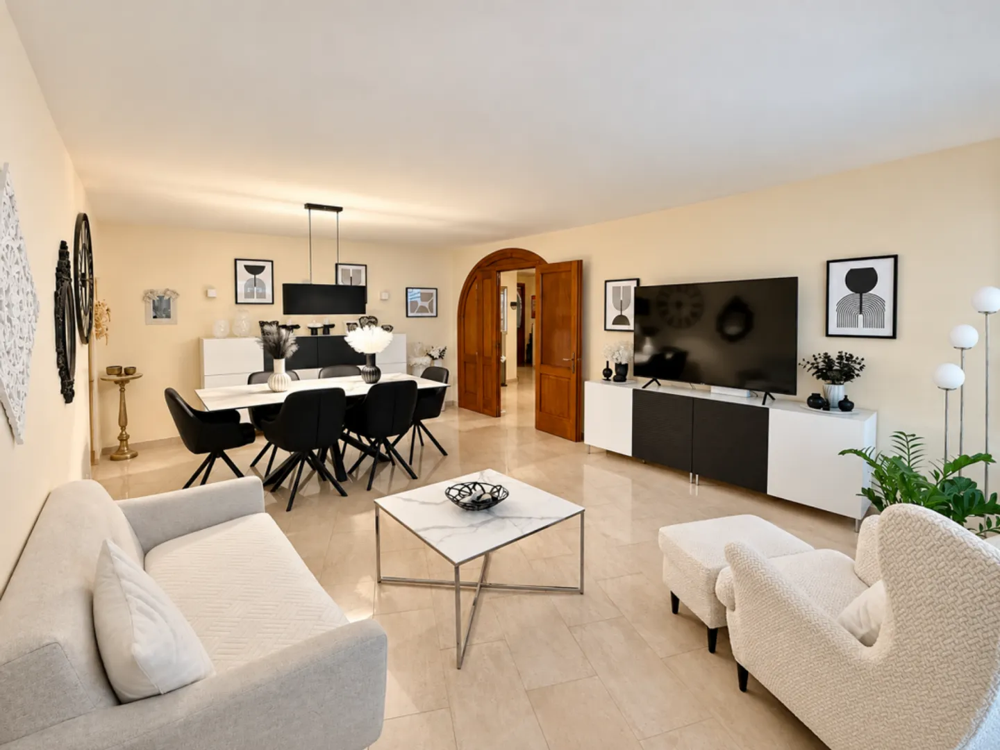Spacious Duplex Apartment with Terrace - Photo 3 of 13