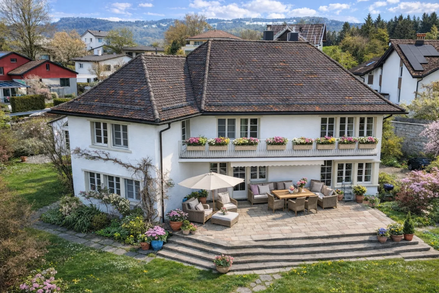 Charmante Landhausvilla mit Potenzial - Foto 1 von 13