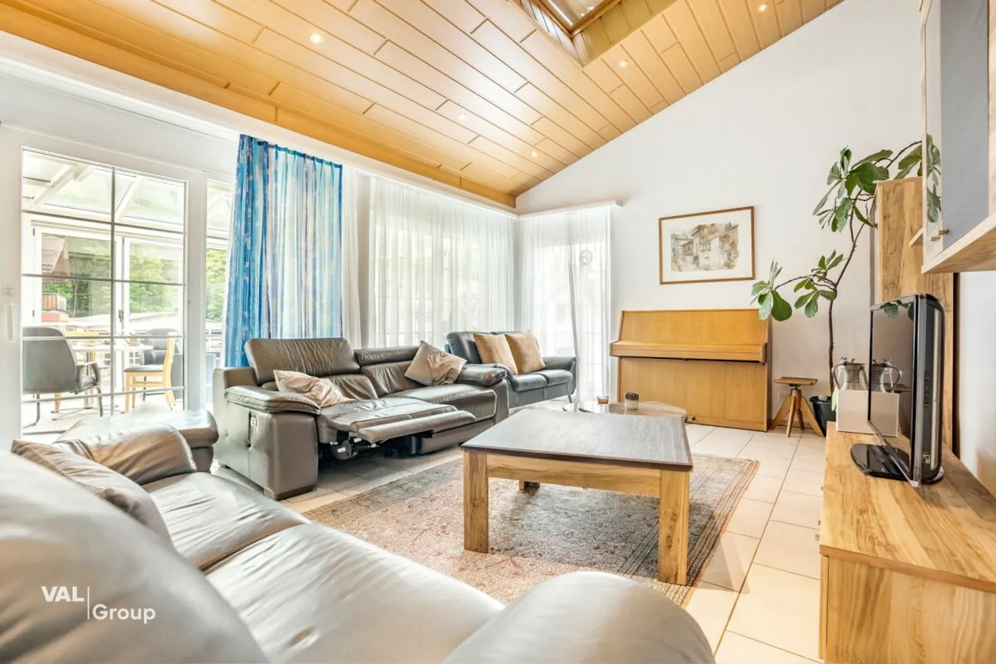 Gepflegtes Familienhaus mit Bergsicht und Wintergarten - Foto 3 di 13