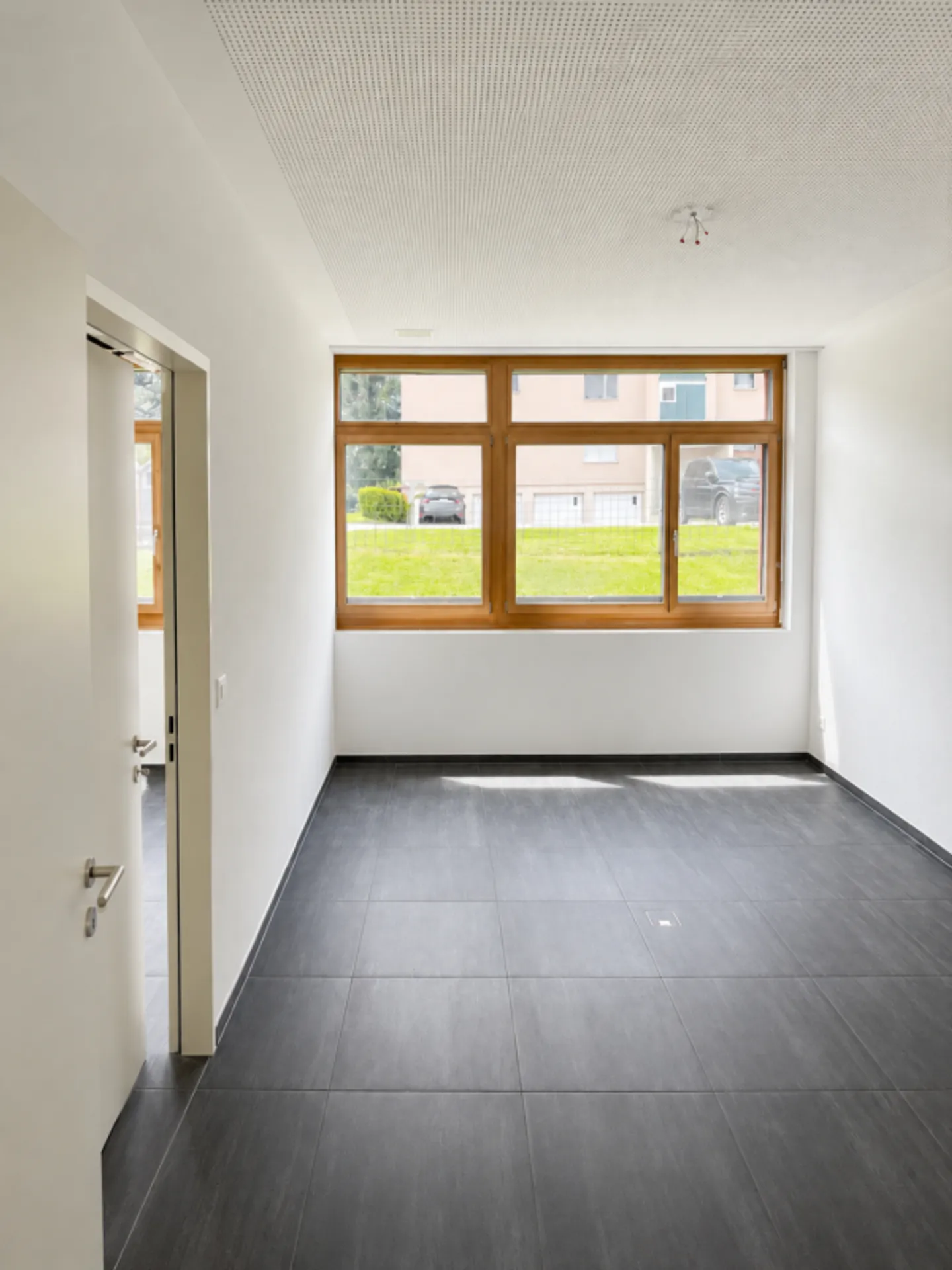 Espace commercial polyvalent dans un emplacement central à Reichenburg - Photo 5 sur 10