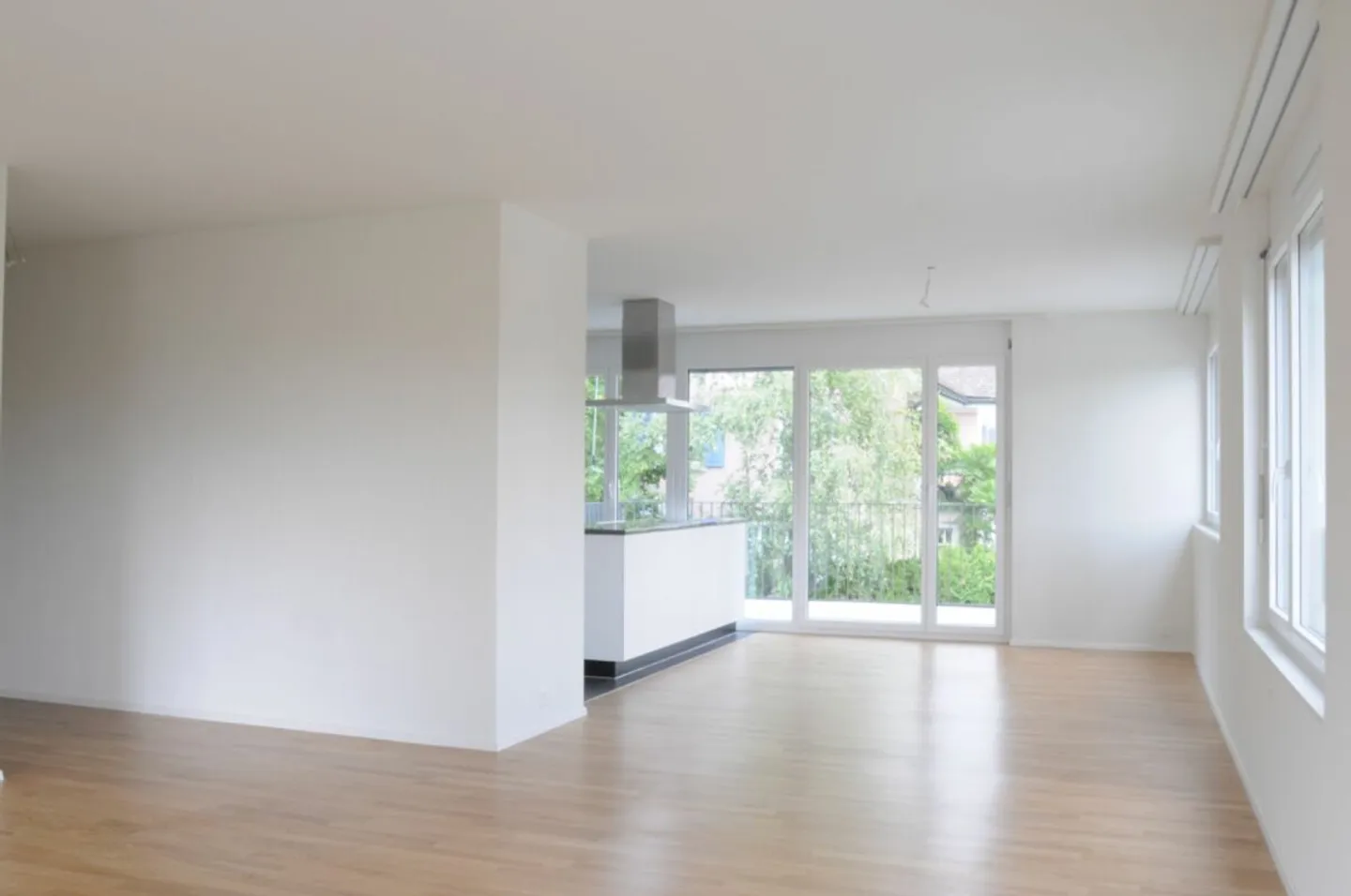 Cozy, bright 5.5-room apartment with modern comfort and an inviting balcony - here you will feel right at home in Bäretswil. - Photo 2 of 13