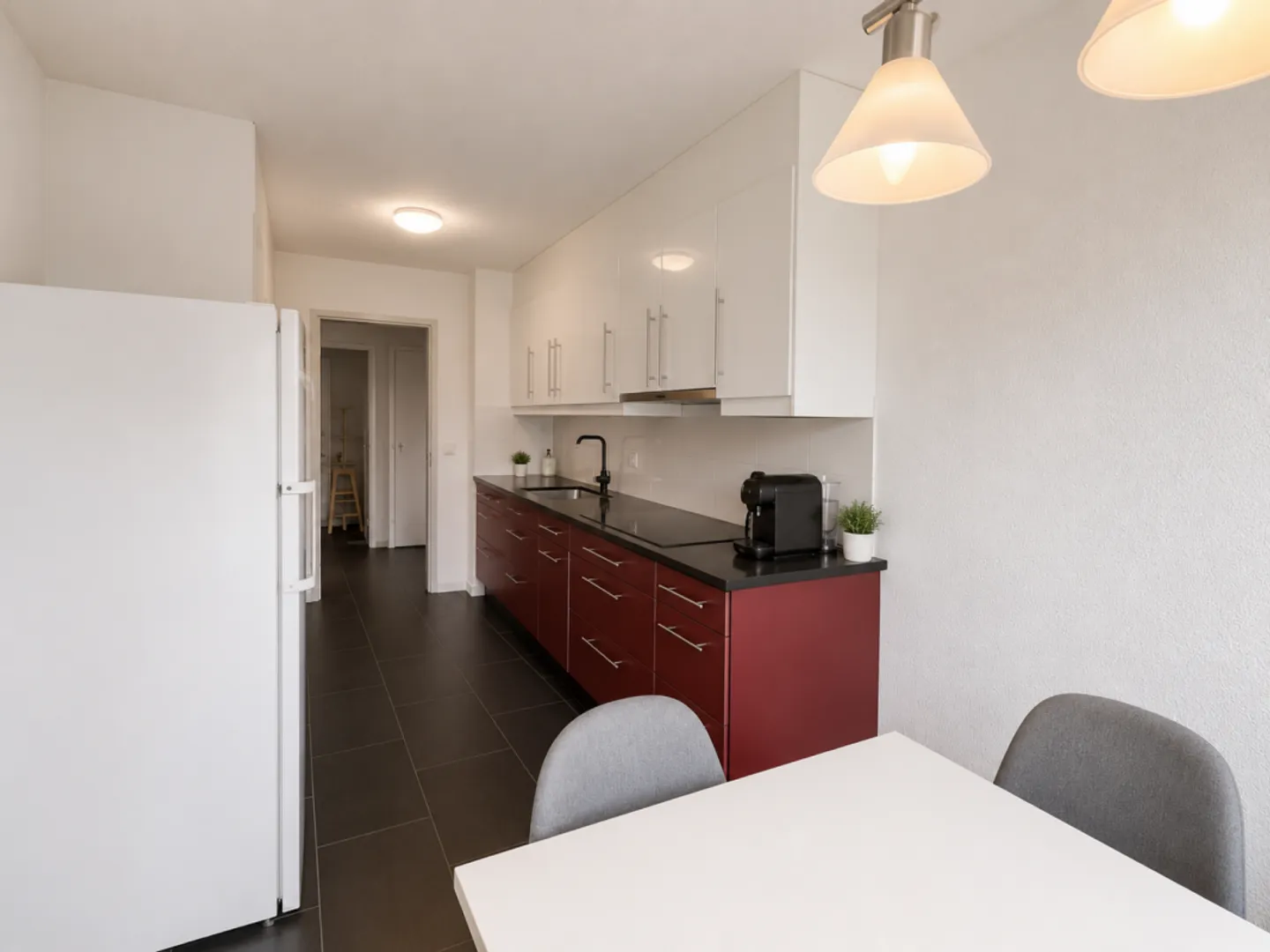 Bright 4.5 Room Apartment in a Family-Friendly Neighborhood - Photo 7 of 13