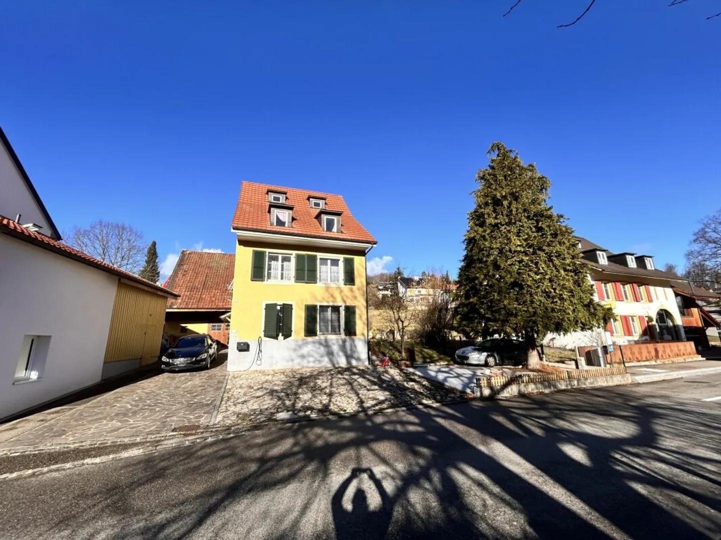 Renoviertes Einfamilienhaus mit Garten - Foto 2 von 11