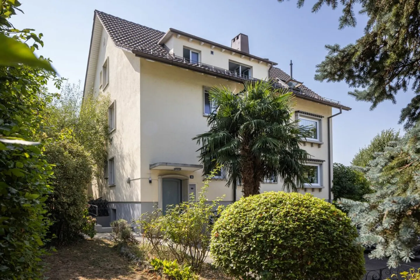 Multi-family house with building land reserve in the beautiful Linden district in Biel BE - Photo 1 of 13