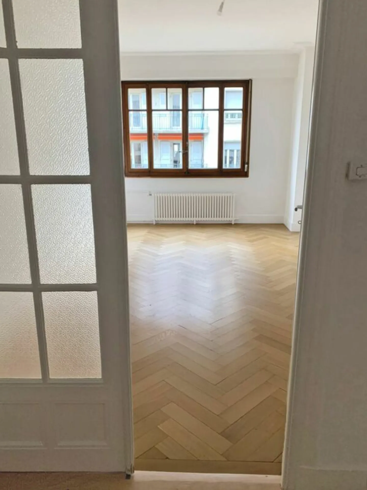 Appartamento con balcone al 2° piano - Foto 4 di 13