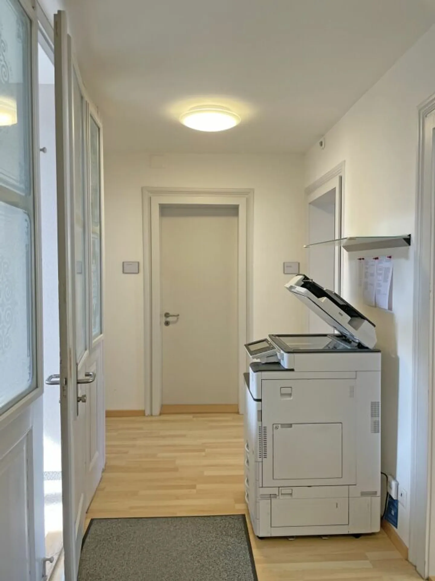 Espace de bureau spacieux à louer - Photo 4 sur 13