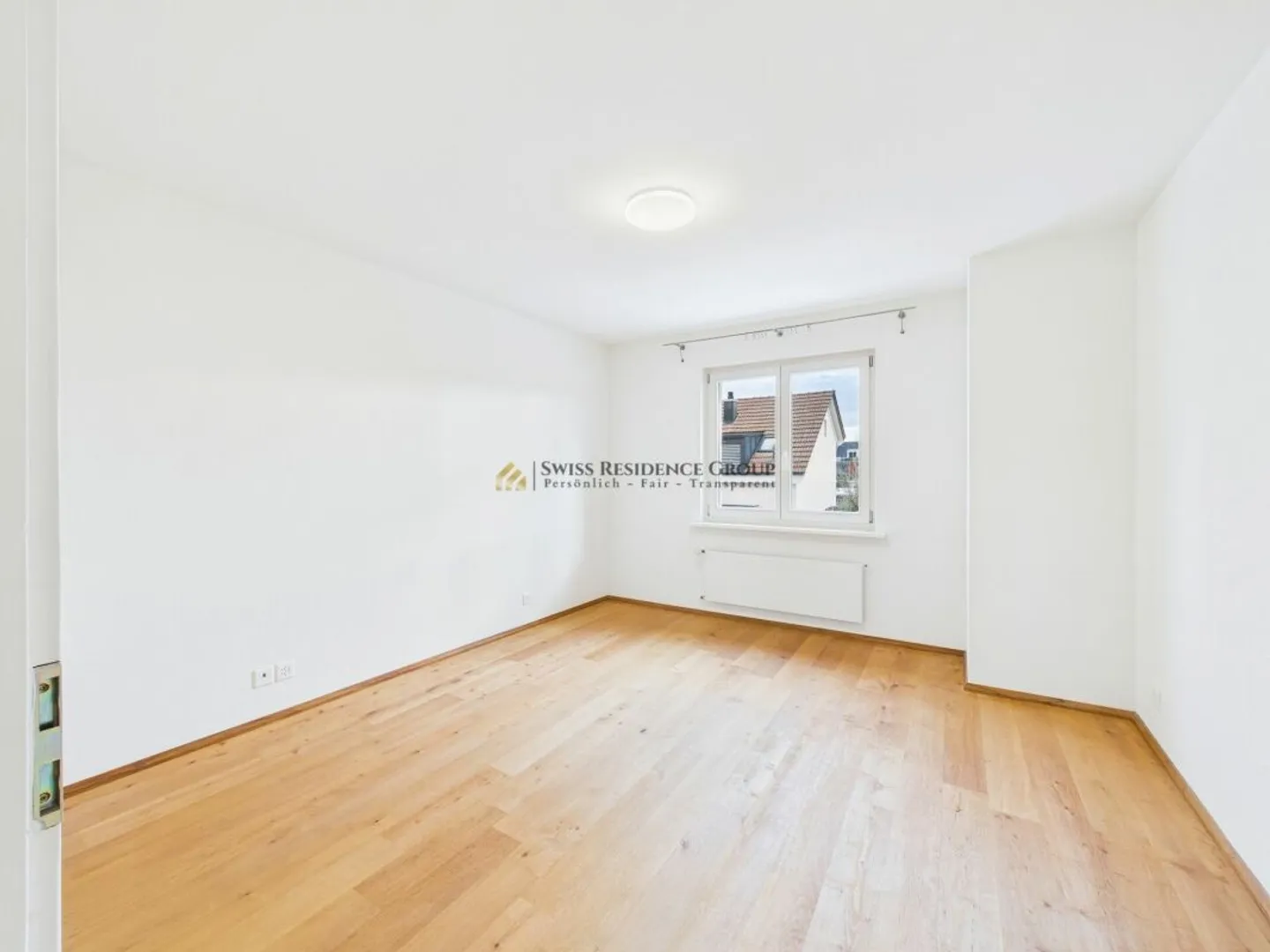 Lovingly renovated semi-detached house with idyllic private garden - Photo 8 of 13