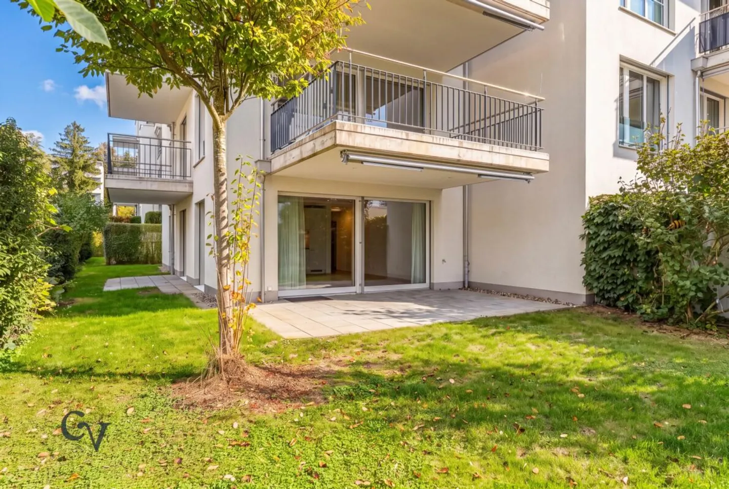 Familienhaus mit grosszügigem Garten - Foto 1 von 13