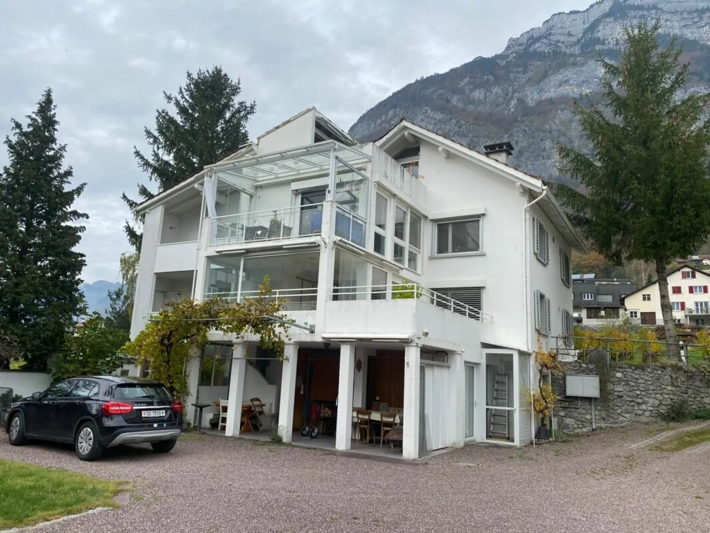 Ruhige Hanglage im Weinberg: Exklusive 4-Zimmer-Wohnung mit grosszügigem Parkangebot - Foto 9 von 10