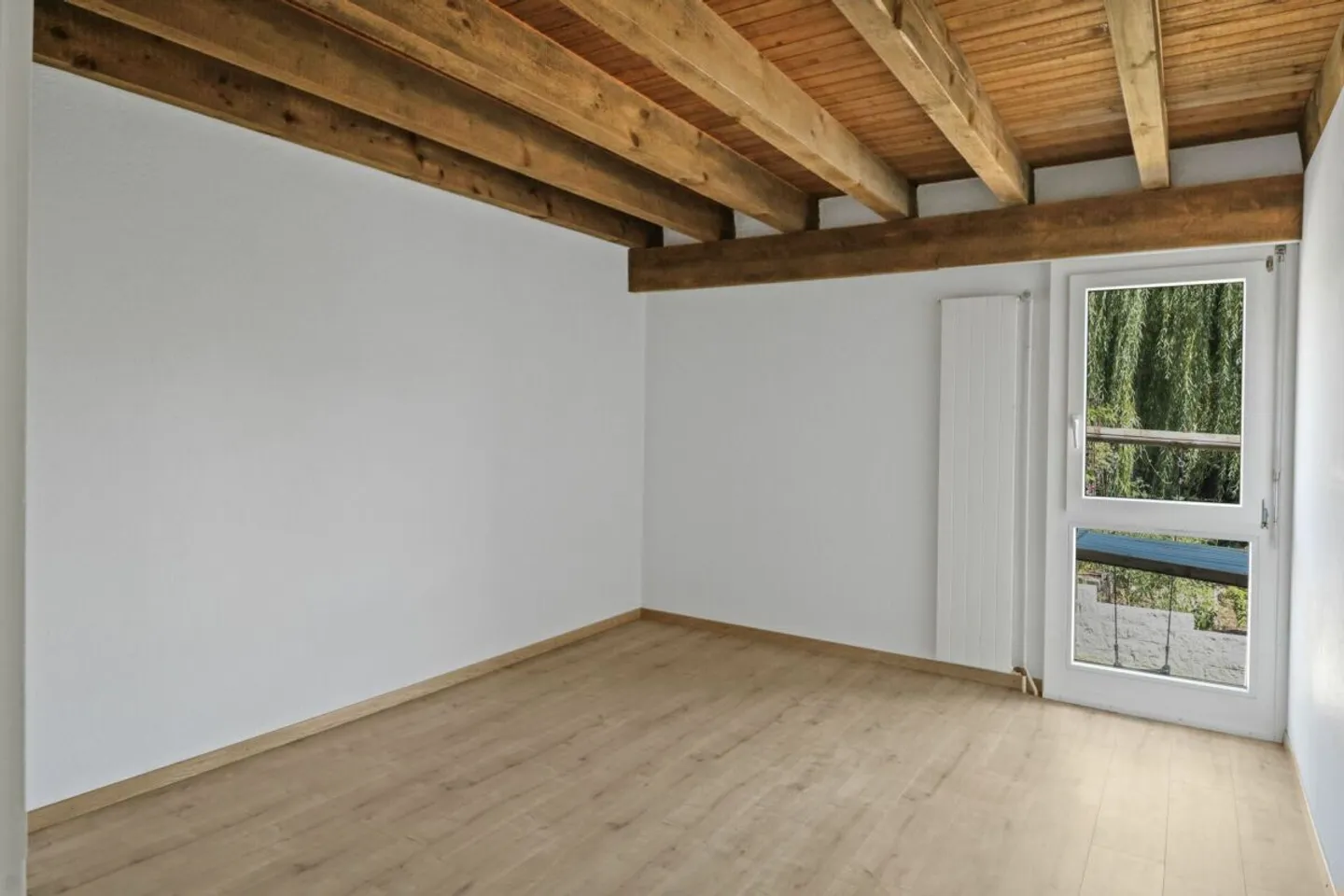 5½-Zimmer-Einfamilienhaus, freistehend, zentral, sonnig, mit Potenzial - Photo 8 of 10
