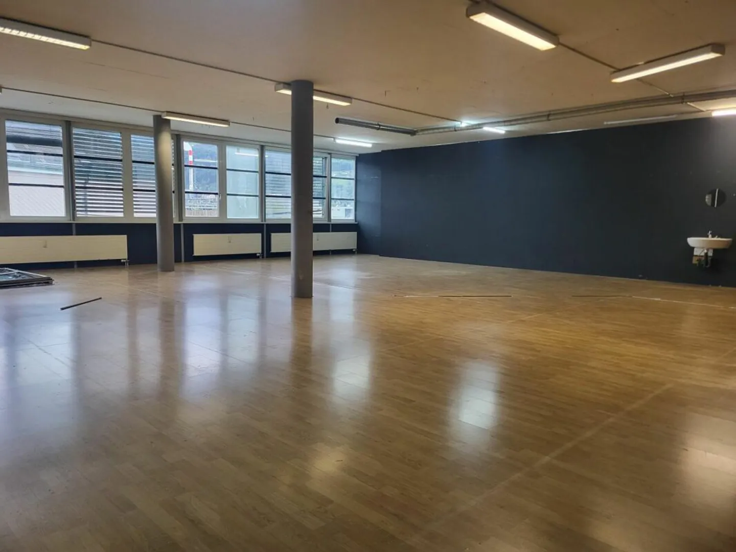 Helle, moderne Gewerberäume in Berschis - Foto 1 di 6