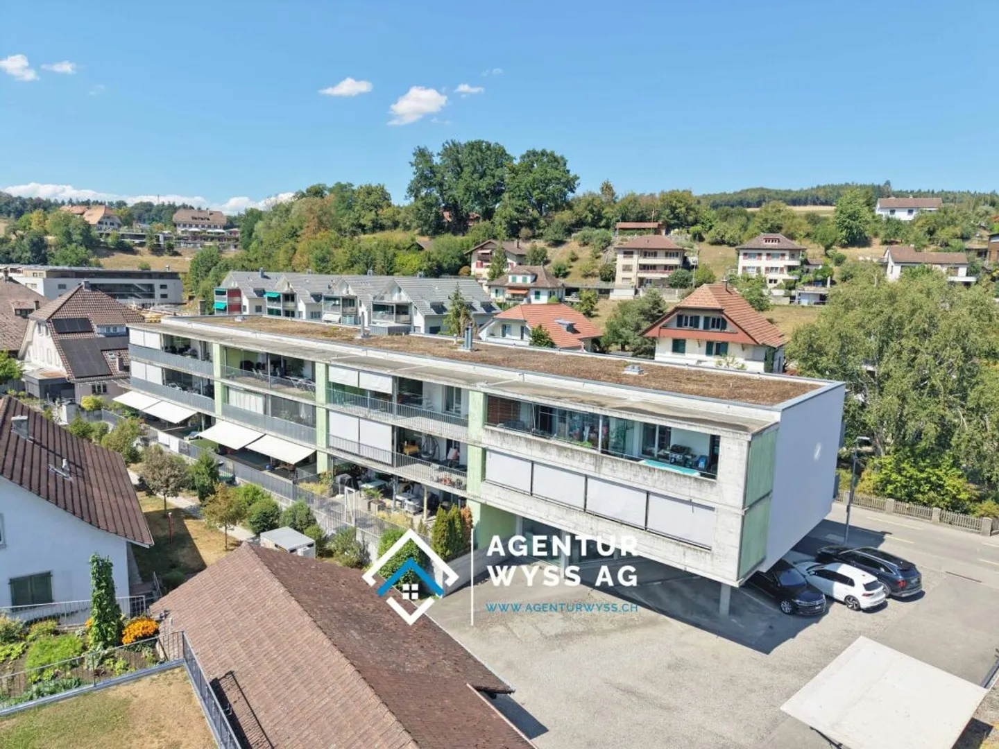Moderne Wohnung mit Atelier in Neuenegg - Foto 1 von 13