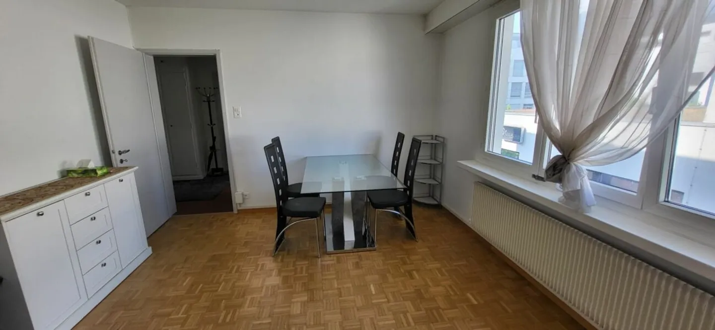 Appartement 2.0 pièces directement sur la Bahnhofstrasse à Buchs - Photo 2 sur 7