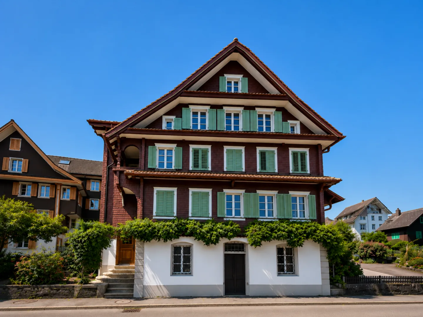 Appartement de 3,5 pièces récemment rénové dans un bâtiment résidentiel historique - Photo 2 sur 12