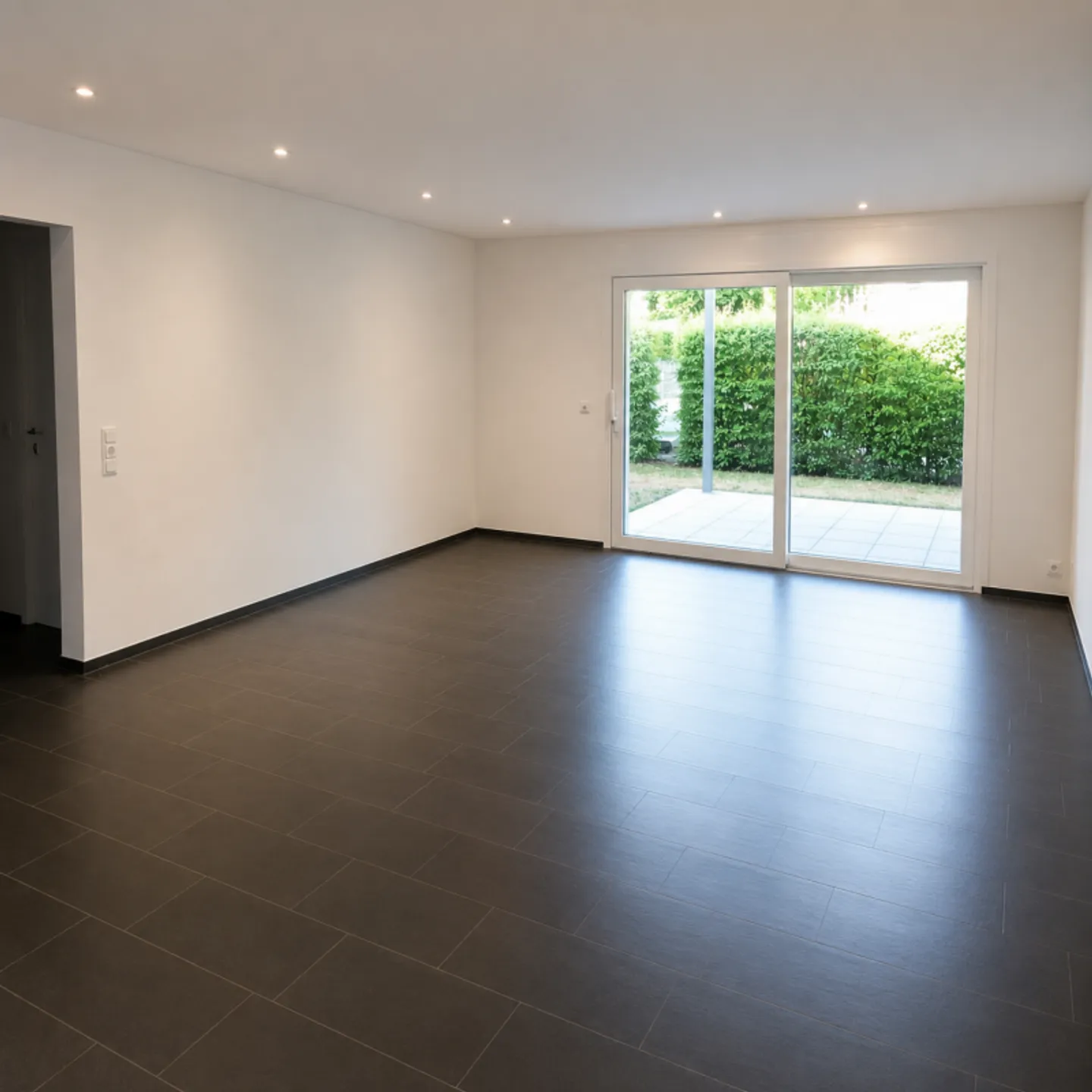 3.5-Room Garden Apartment in Salez - Photo 2 of 10