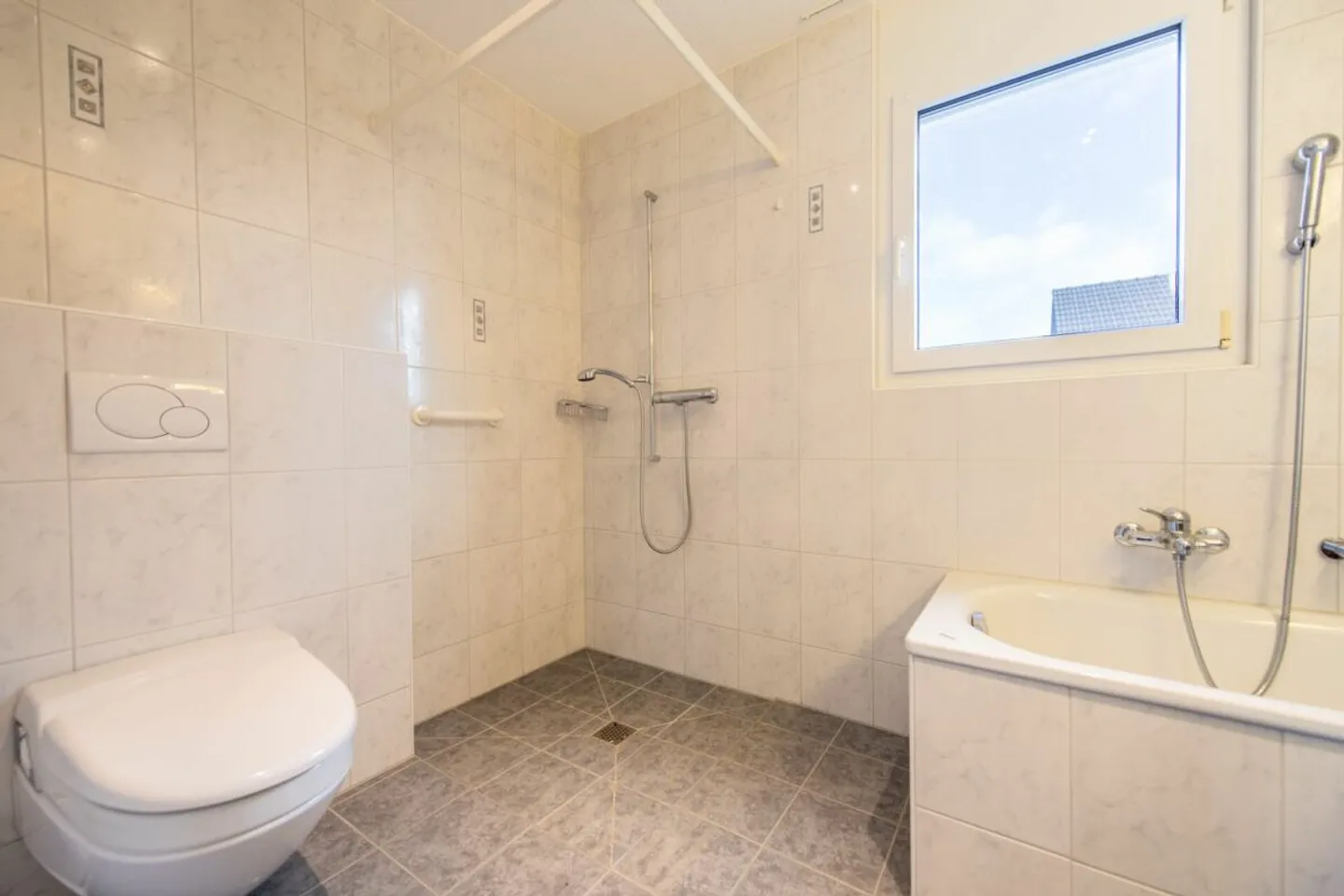 Move in and feel good - 4.5-room apartment with winter garden and balcony - Photo 8 of 13