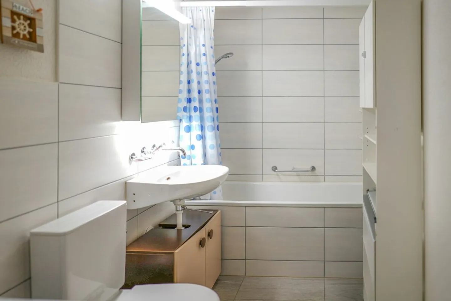 Kompakte 3-Zimmerwohnung - zentral in Schwanden - Foto 8 von 10