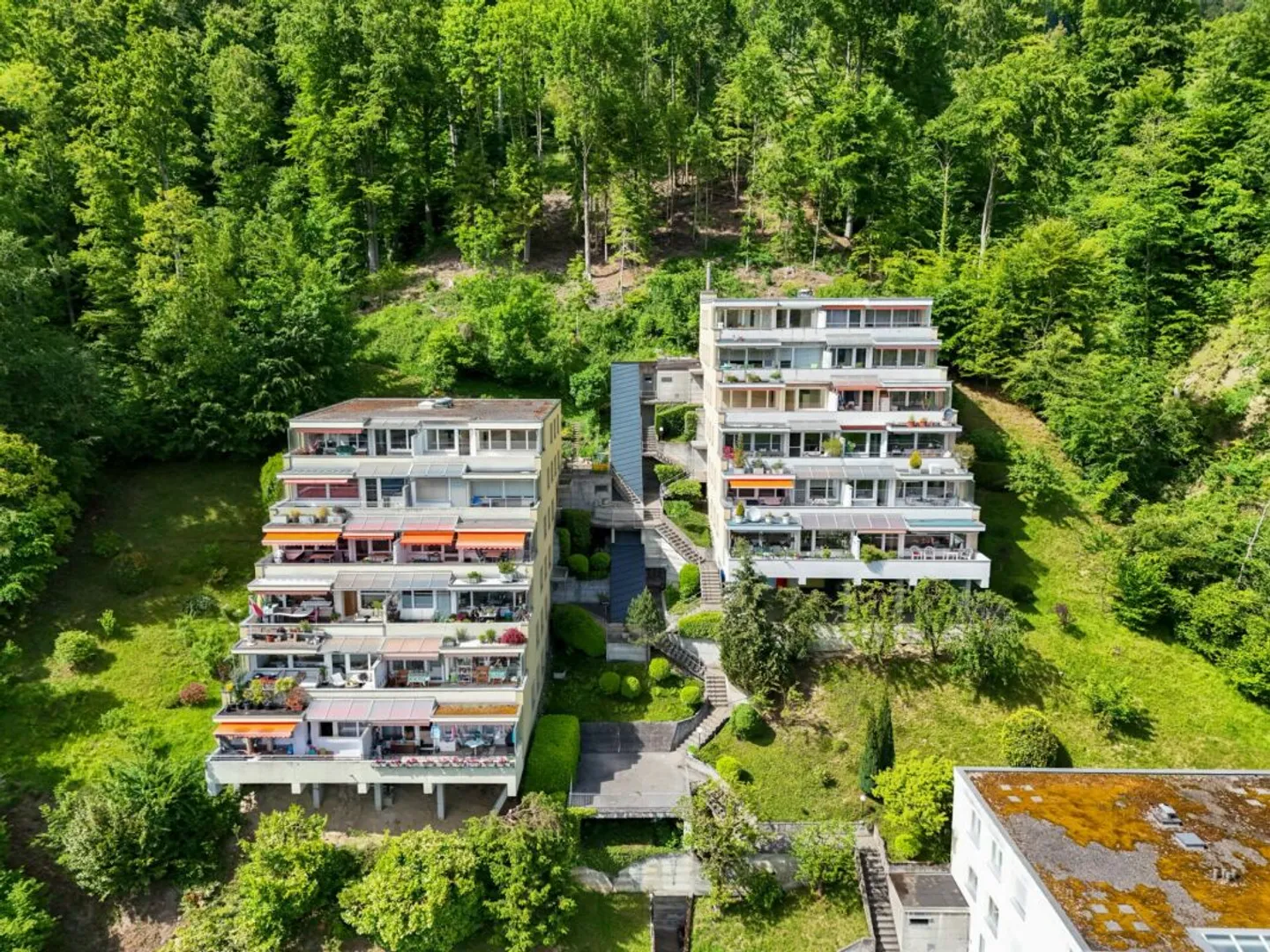 Appartamento 3.5 locali appena ristrutturato con bella terrazza e vista mozzafiato a Kriens - Foto 11 di 12
