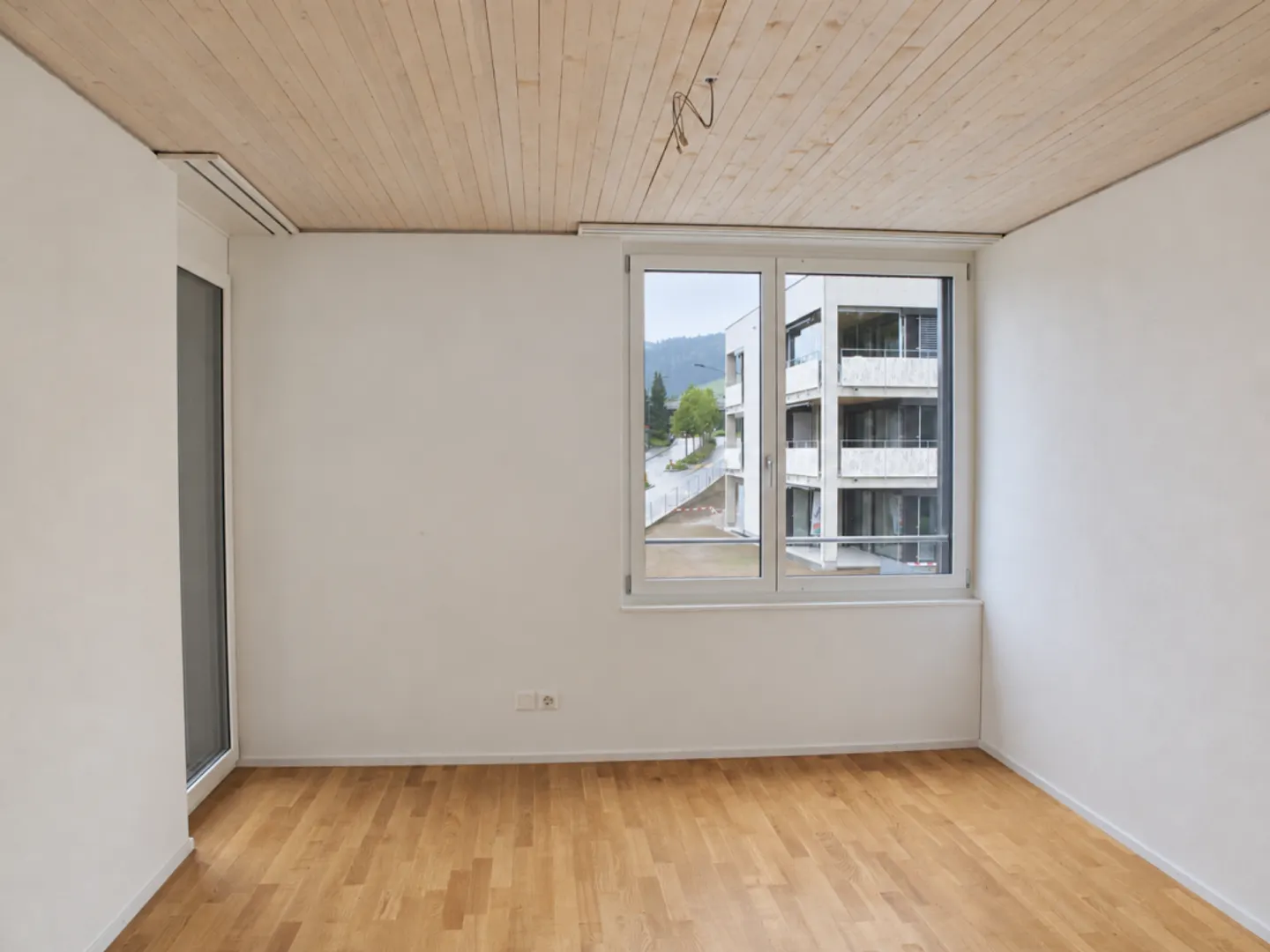 Modern apartment with breathtaking views - Photo 7 of 12