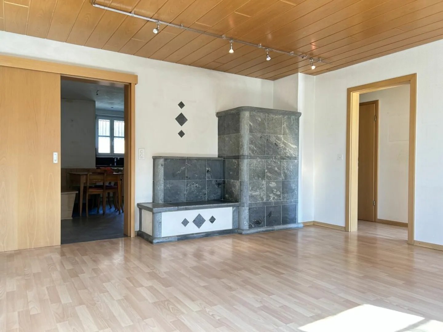 Maniero con due appartamenti, fienile e area circostante - Foto 5 di 13