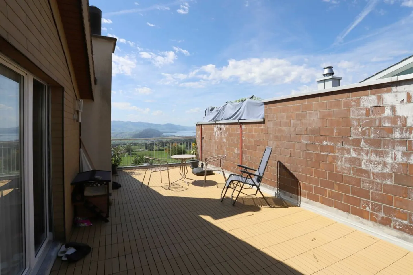 Penthouse with lake and mountain view - Photo 7 of 7