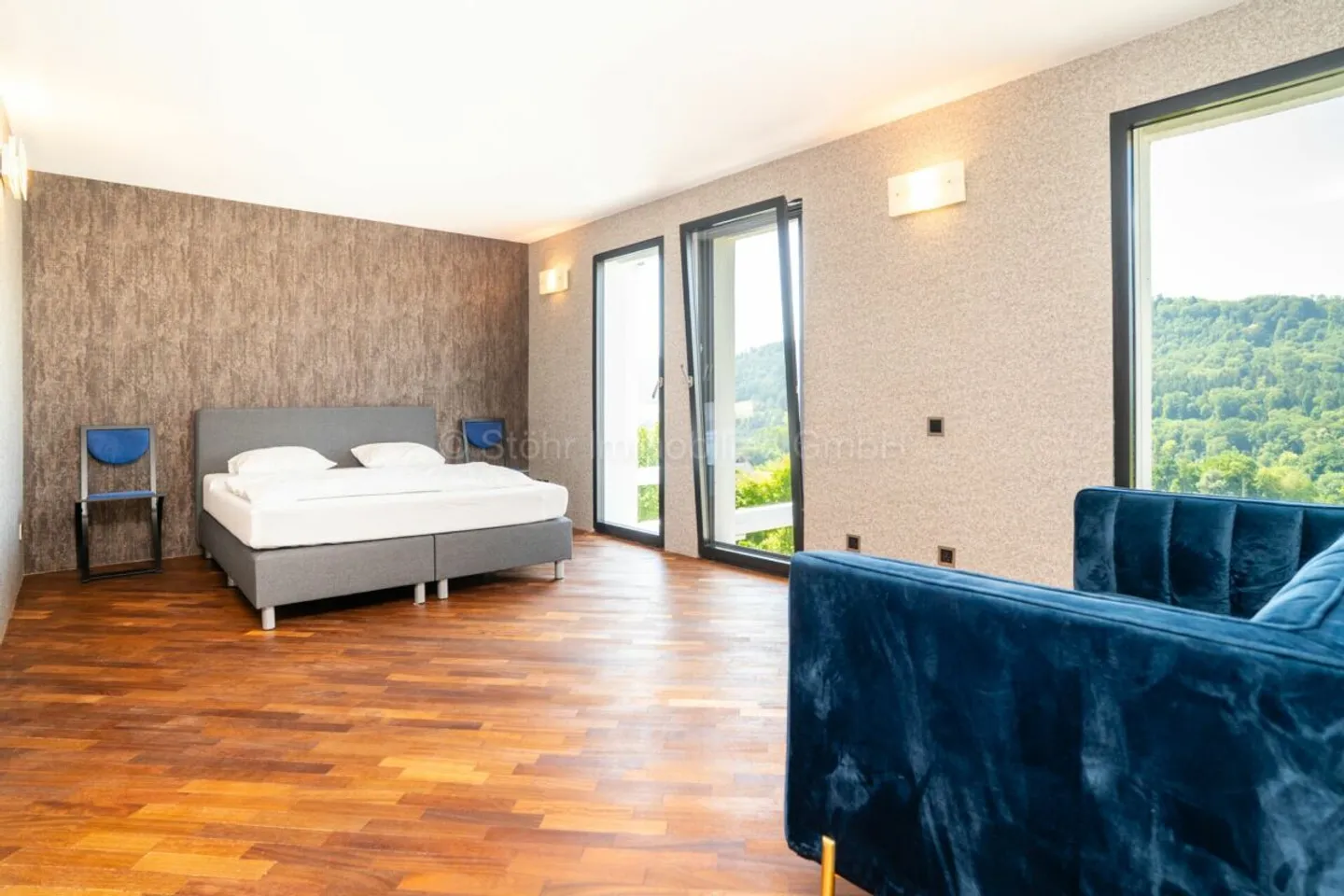 Elegante 10-Zimmer Villa mit aussergewöhnlicher Architektur - Foto 10 von 13