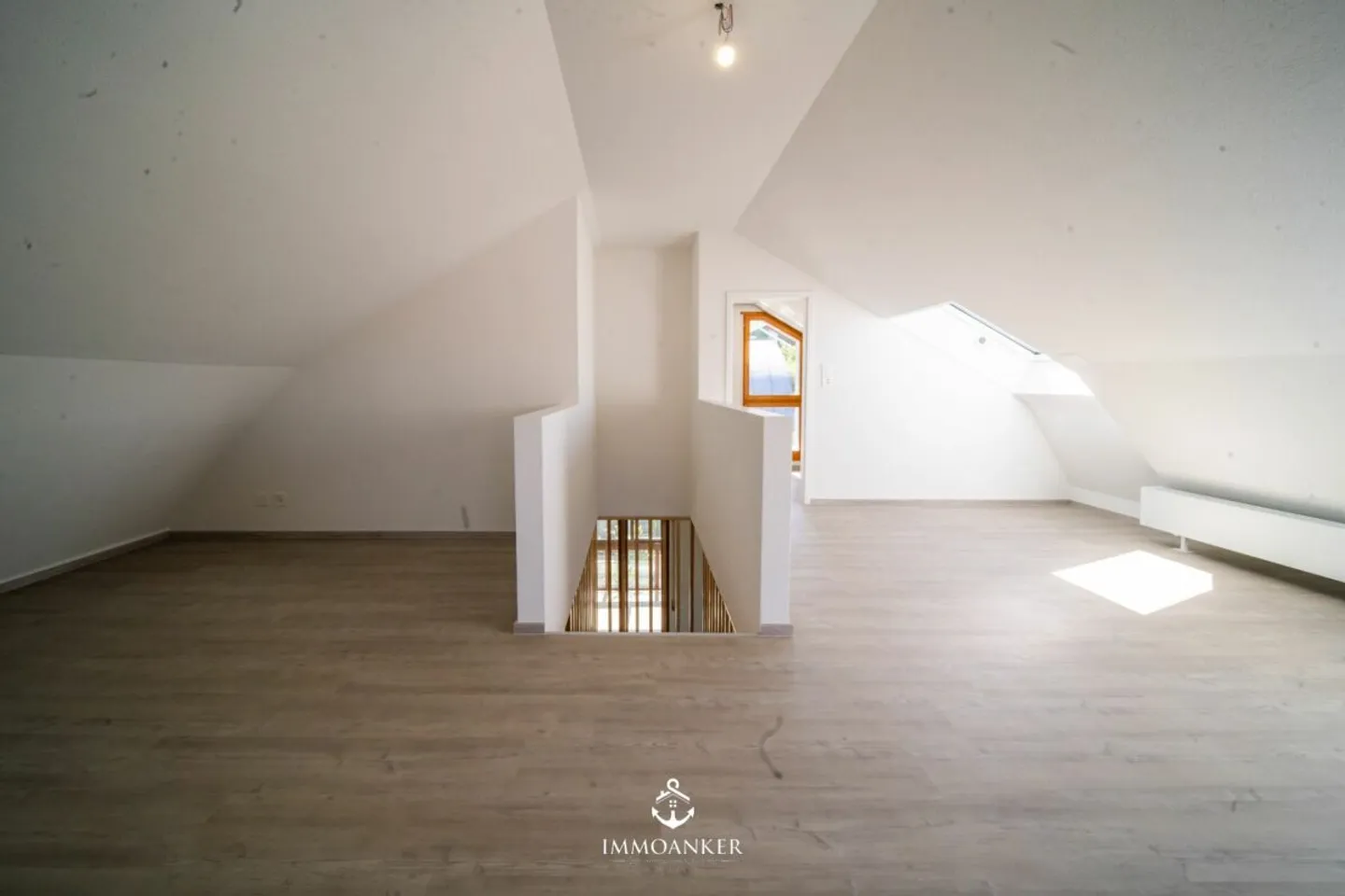 Maison individuelle de 6,5 pièces fraîchement rénovée avec pente sud et vue dégagée à Füllinsdorf - Photo 5 sur 13
