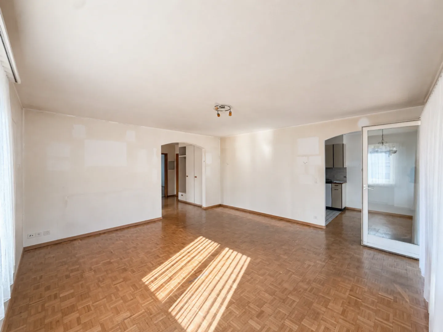 Space for Your Ideas: Bright 3.5-Room Corner Apartment in Oberdorf BL - Photo 4 of 13