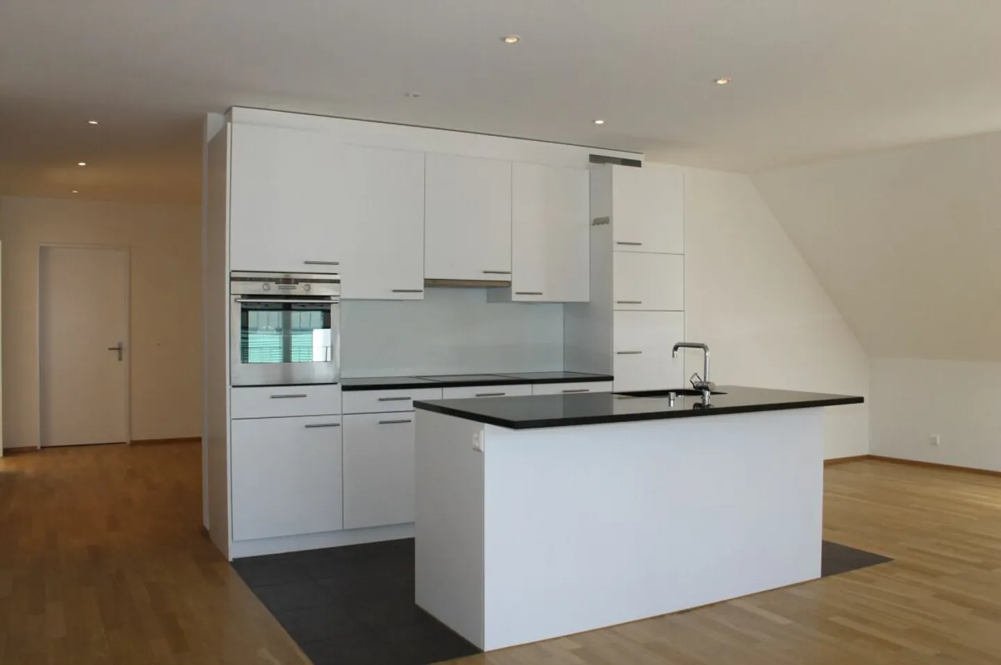 Modern Apartment in Lucerne - Photo 2 of 10