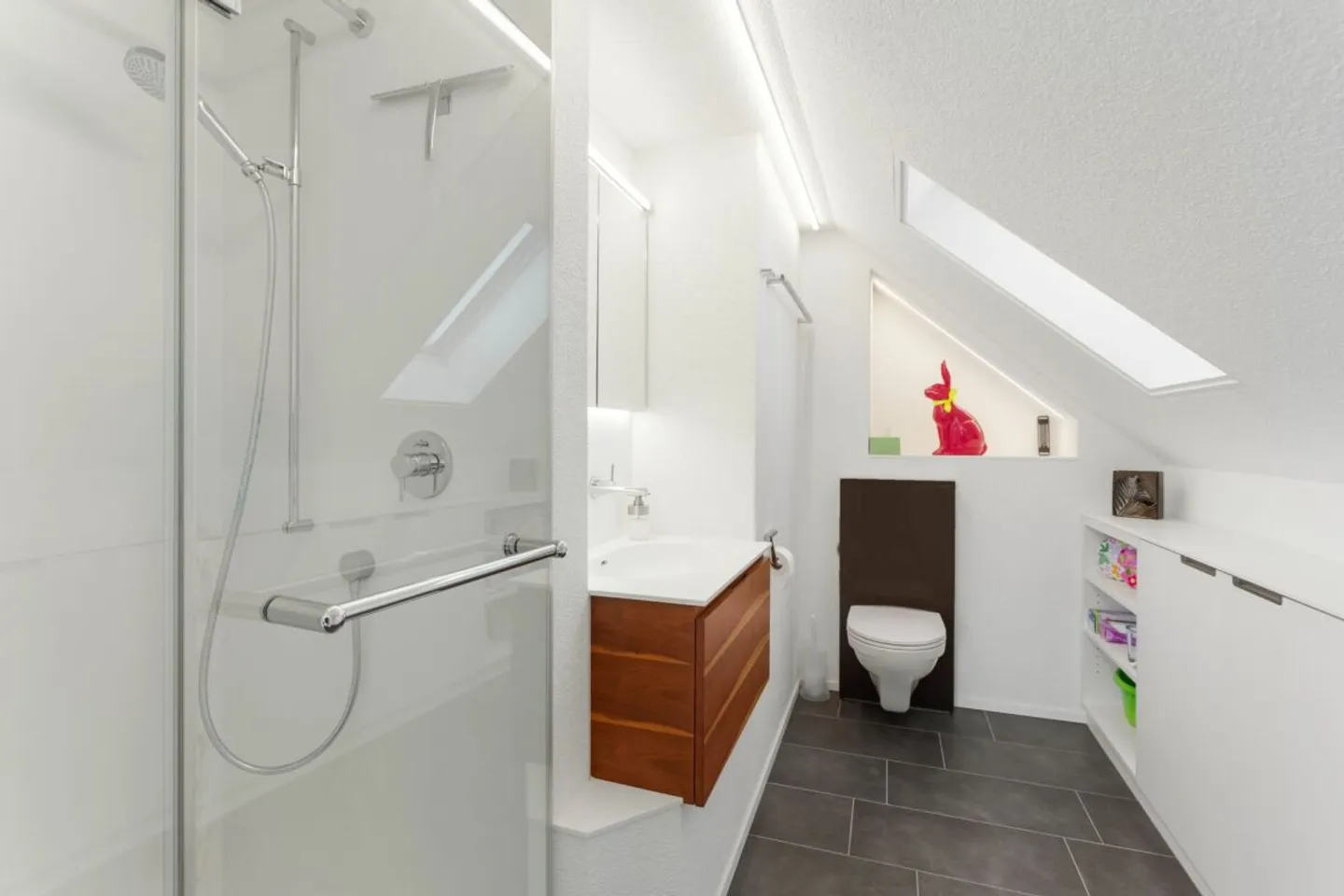 Well-maintained end-of-terrace house with a view of greenery - Photo 7 of 13