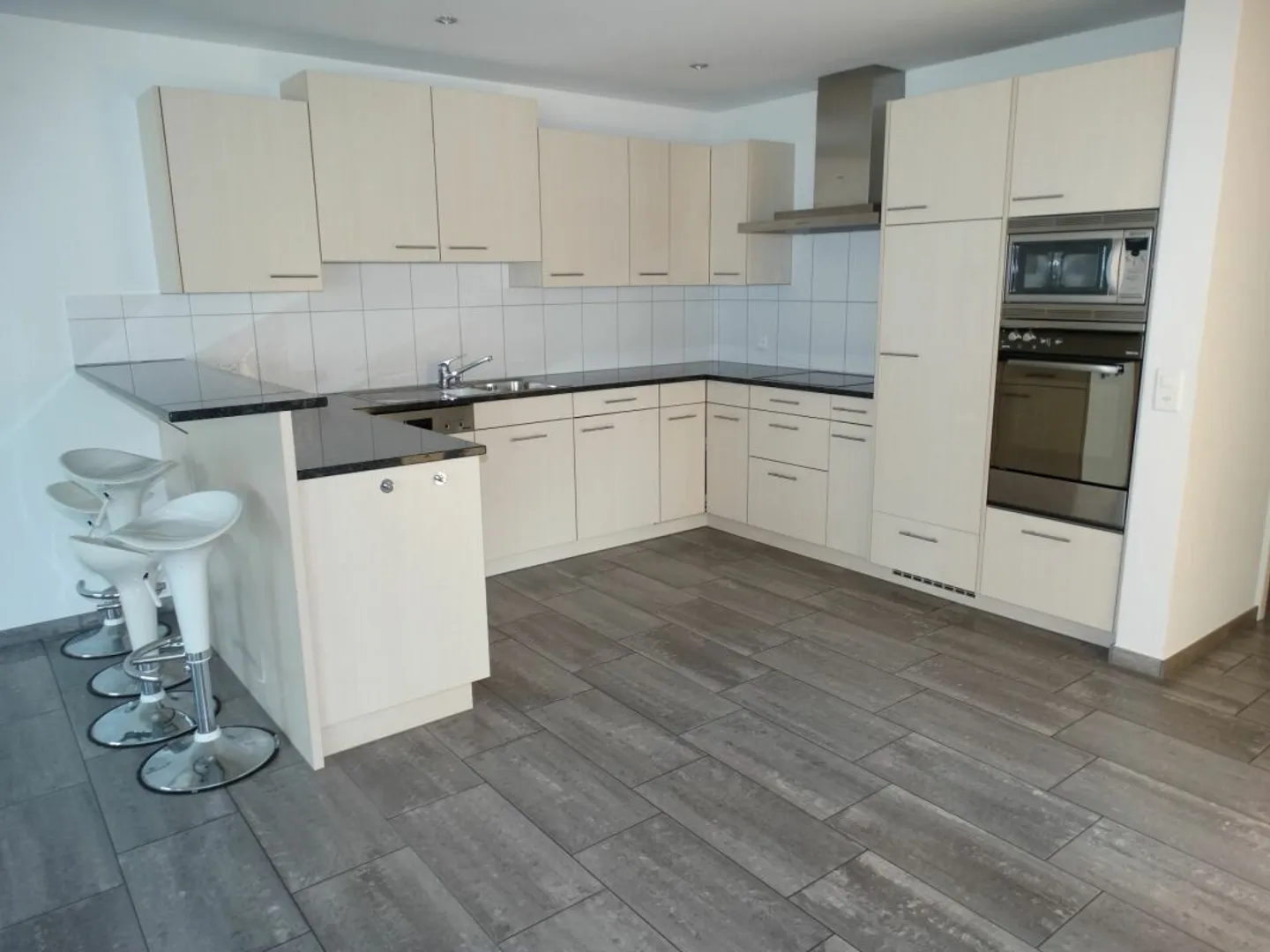 Vivere in uno standard di proprietà con questo spazioso appartamento di 4,5 stanze - Foto 1 di 11