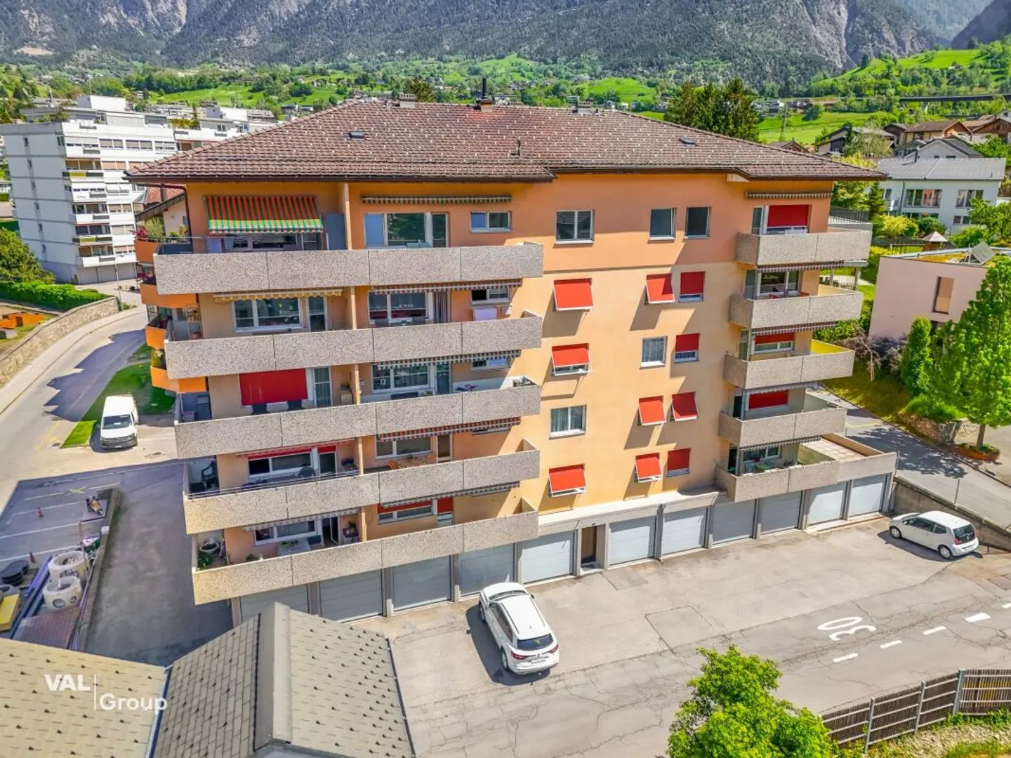 Completely renovated 4.5-room apartment in Glis - New construction standard available from July - Photo 1 of 6