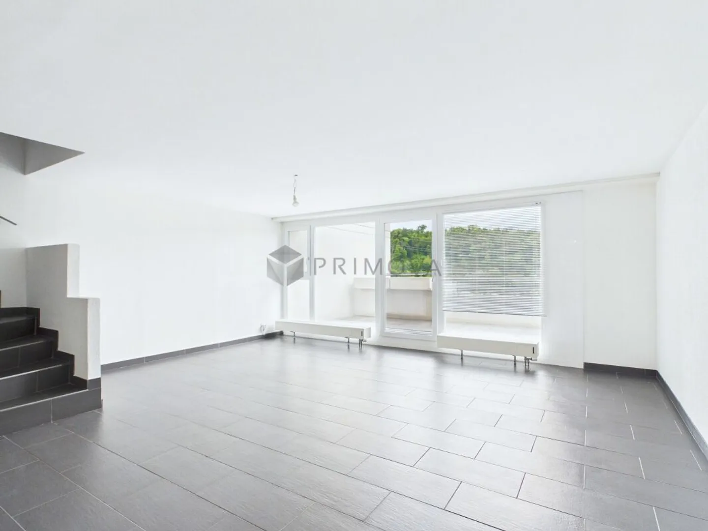 Modern 5.5 room maisonette offers exclusive living over three floors like in a single-family home - Photo 1 of 12