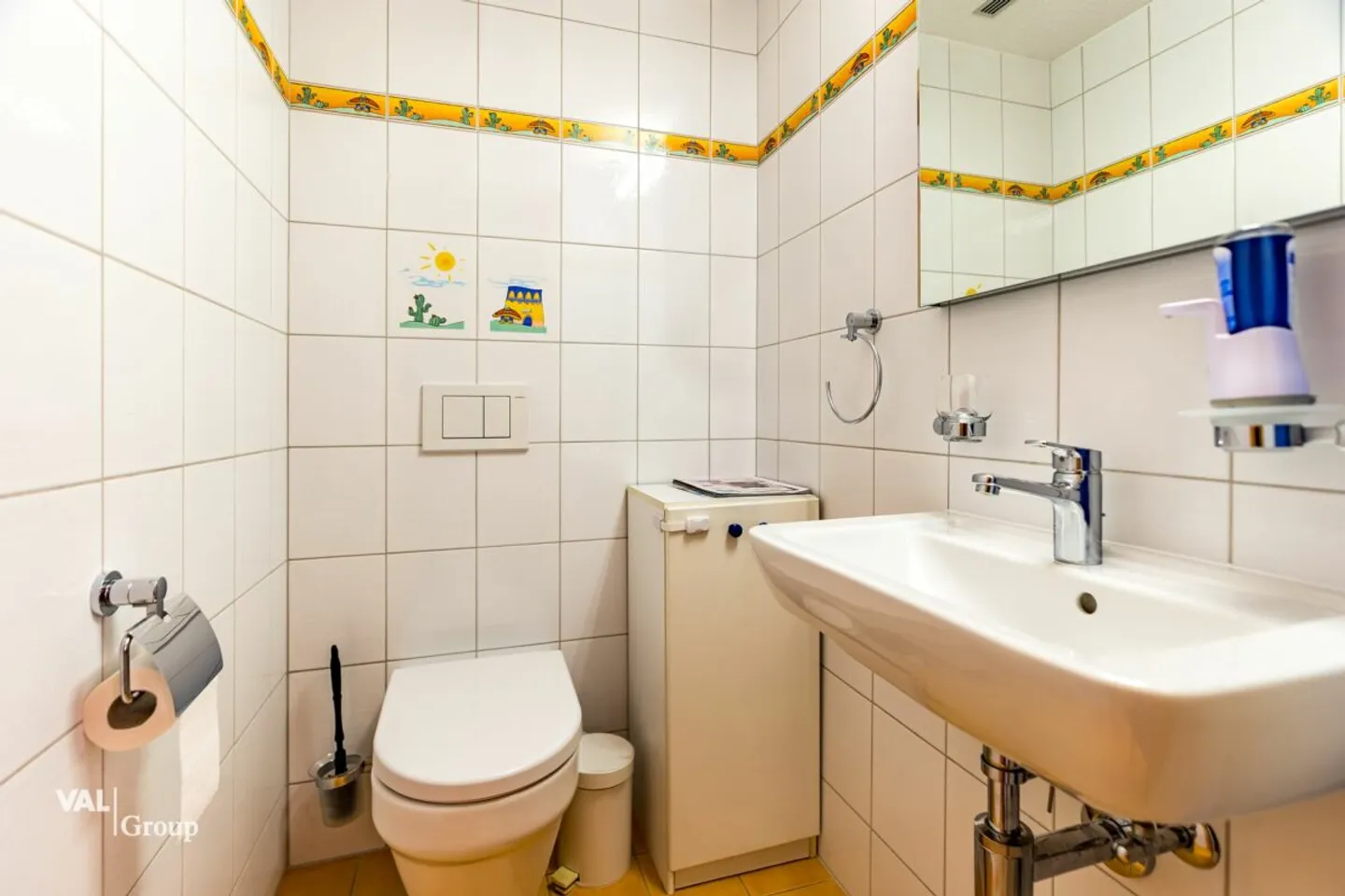 A home for the whole family - flooded with light and spacious - Photo 11 of 13