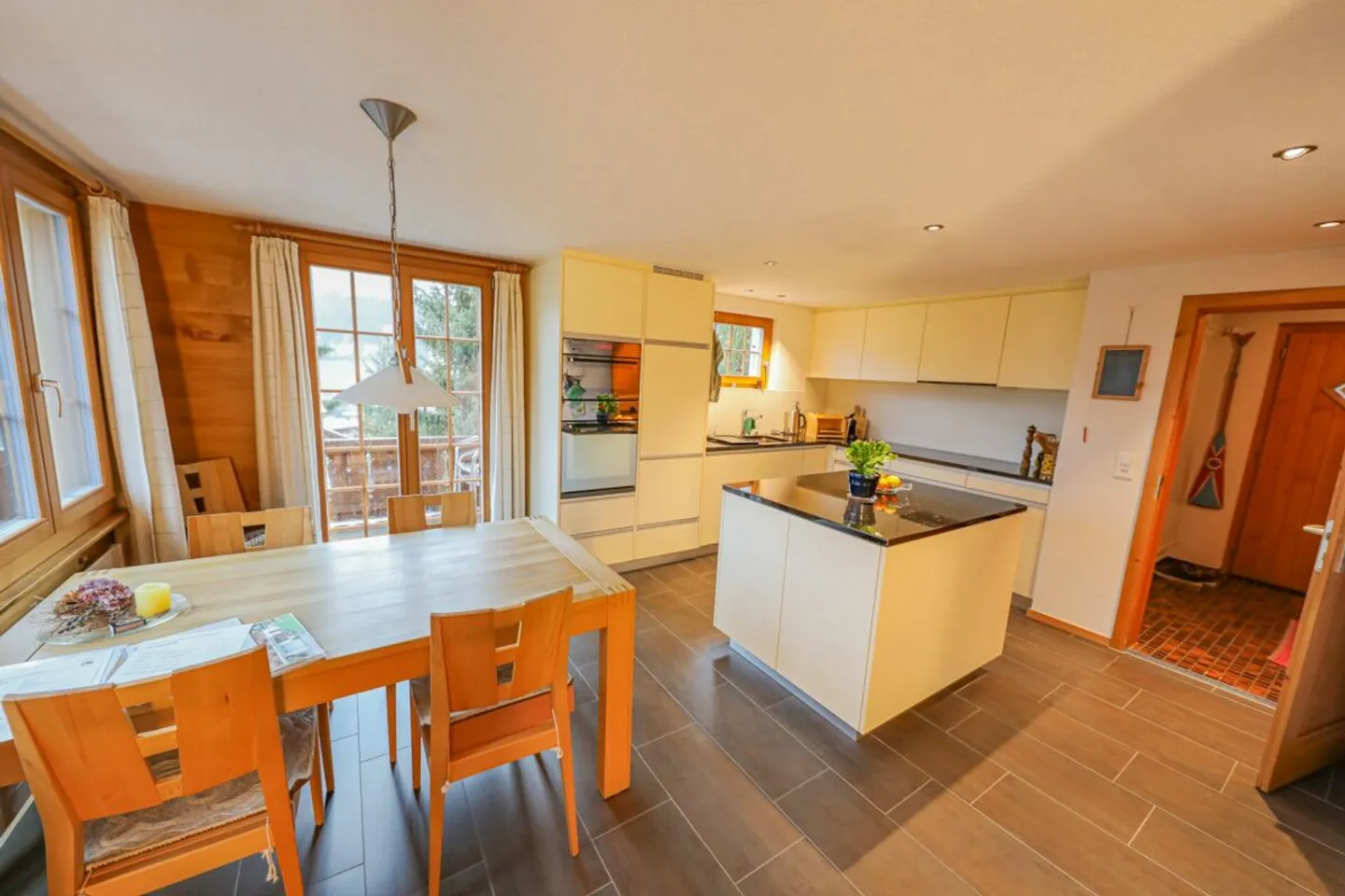 Bellissimo chalet alpino con garage e vista panoramica - Foto 2 di 11