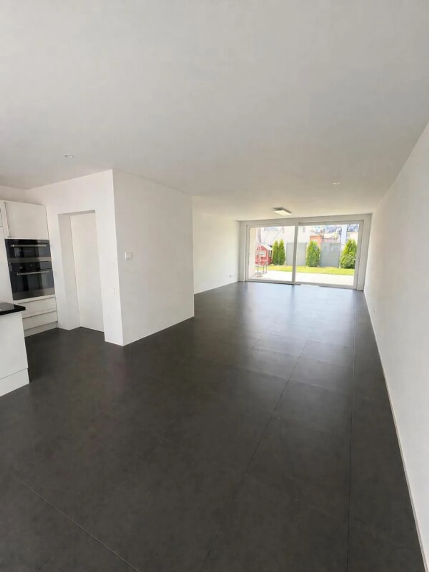 Appartement moderne et spacieux de 4,5 pièces - Photo 2 sur 9