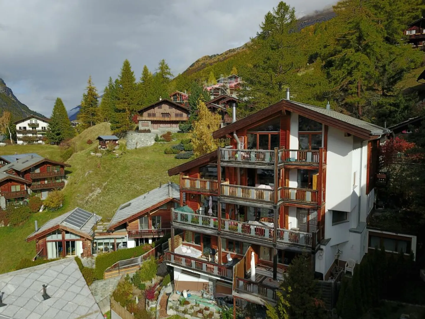 Votre paradis personnel à Zermatt - Appartement de 3.5 pièces avec vue de rêve et studio - résidence secondaire - Photo 2 sur 13