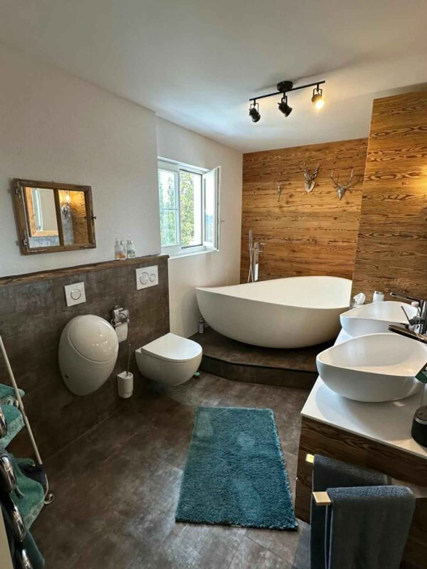 Grande casa con appartamento separato in vendita - Foto 7 di 9