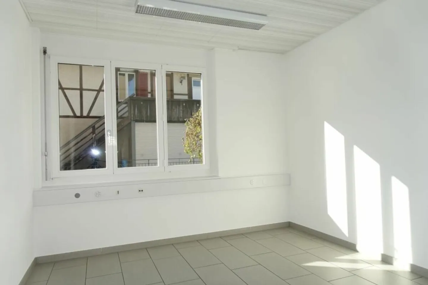 Spacious Commercial Premises on the Ground and Basement Floor - Photo 12 of 13