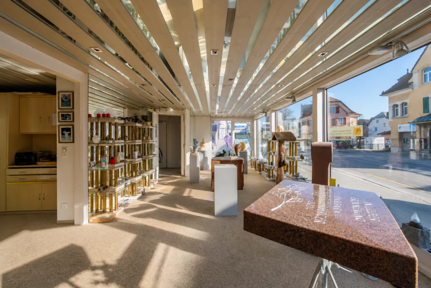 Vivre, travailler ou louer - Maison de 7,5 pièces avec part commerciale et potentiel polyvalent - Photo 7 sur 13