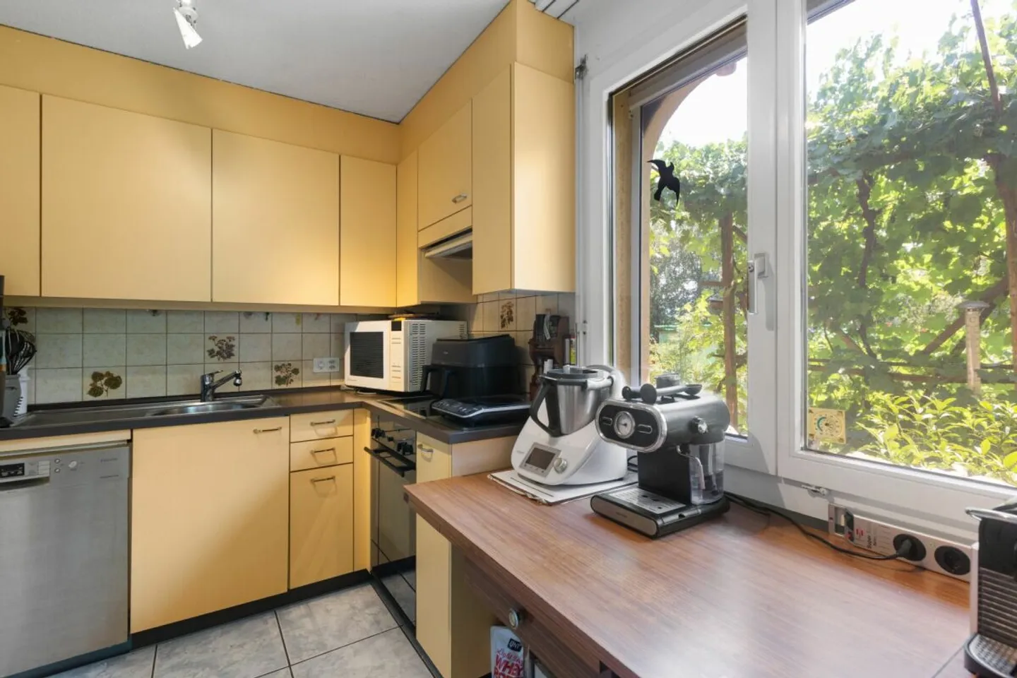 Idyllic property with plenty of land & privacy - Photo 8 of 13