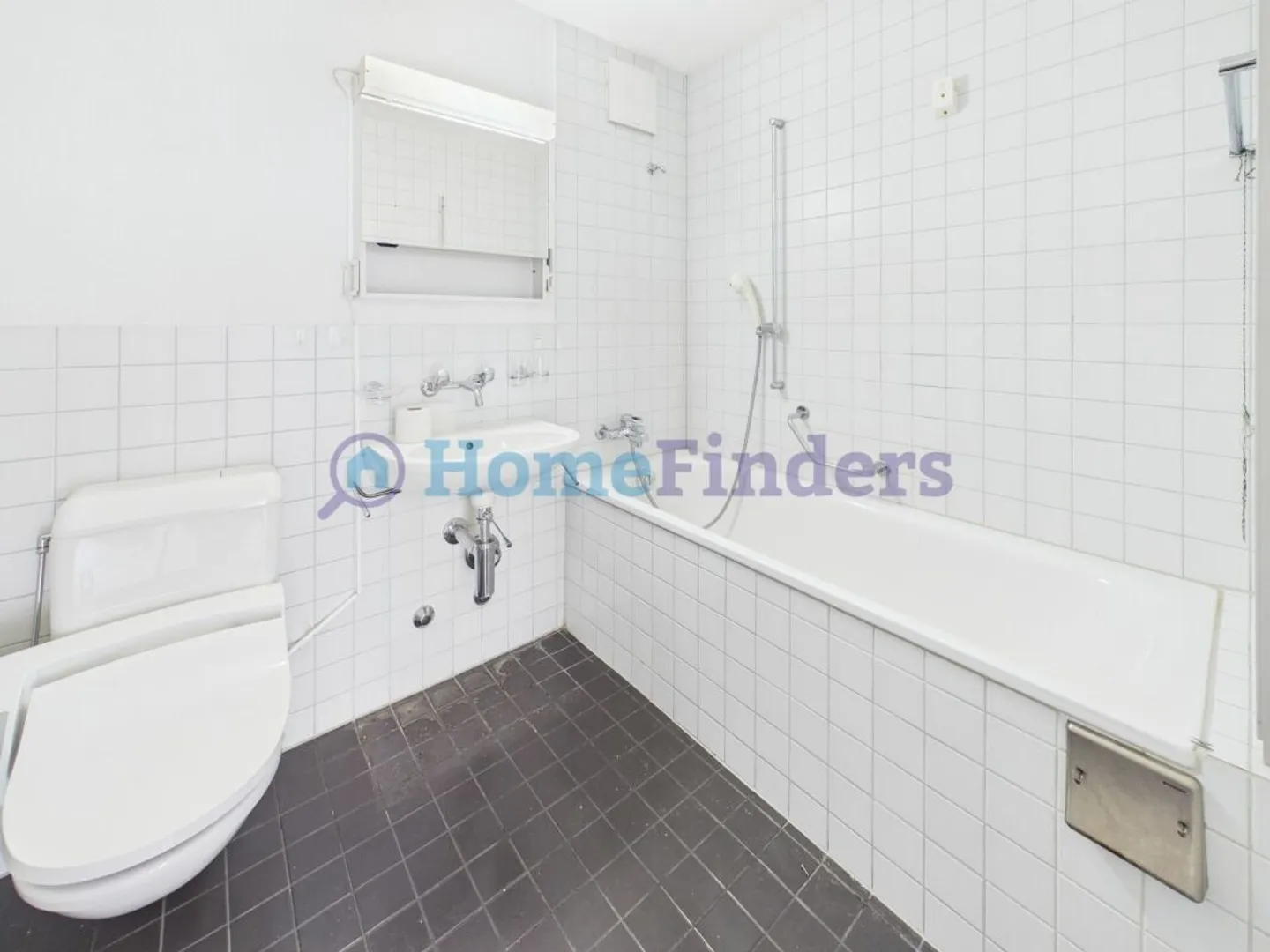 Modern Apartment with Sunny Balcony - Photo 6 of 10