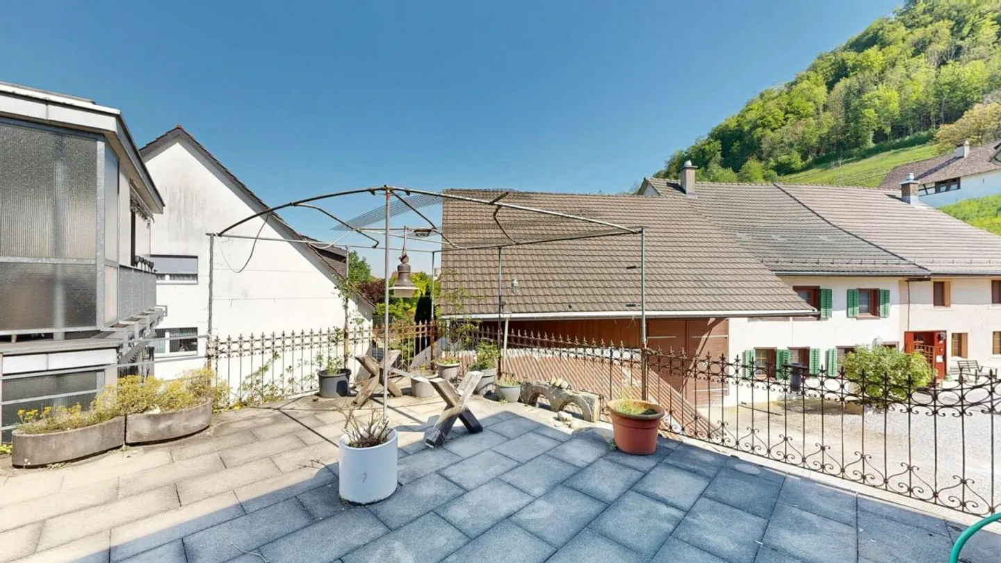 Einzigartiges Haus mit grosser Garage - Foto 5 von 13