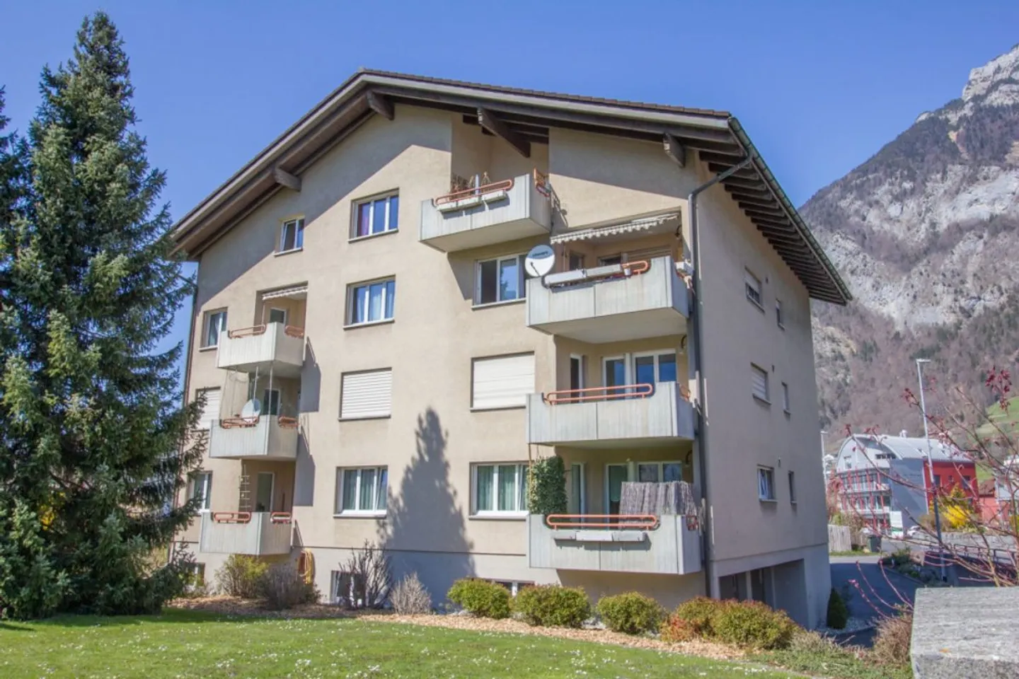 Gemütliche Wohnung mit Aussicht in die Berge - Photo 1 of 12