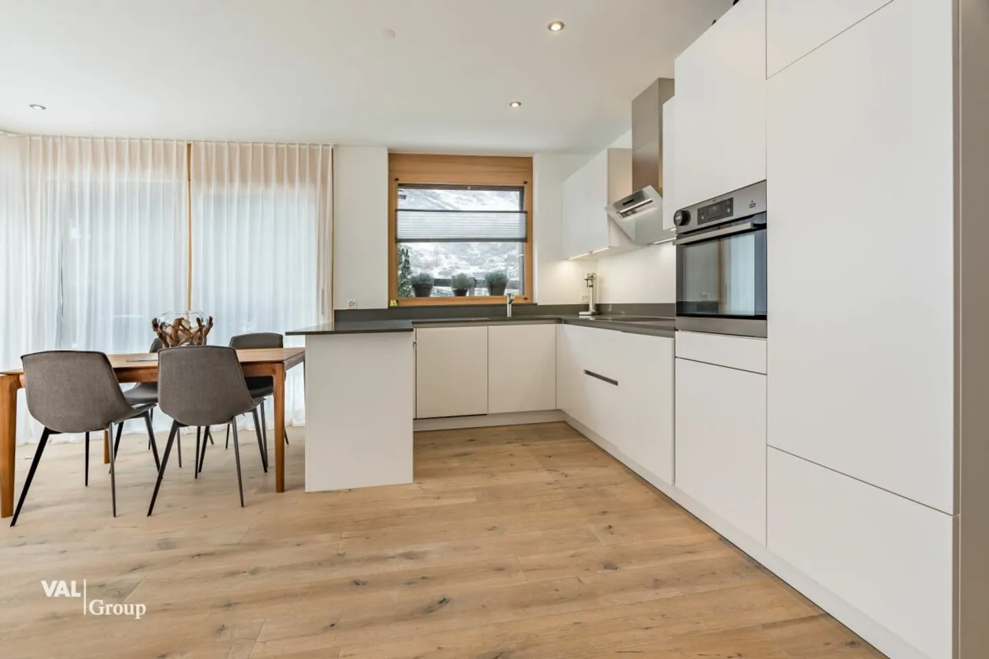 Vivere esclusivo con vista libera sul Cervino e architettura moderna - Foto 3 di 13